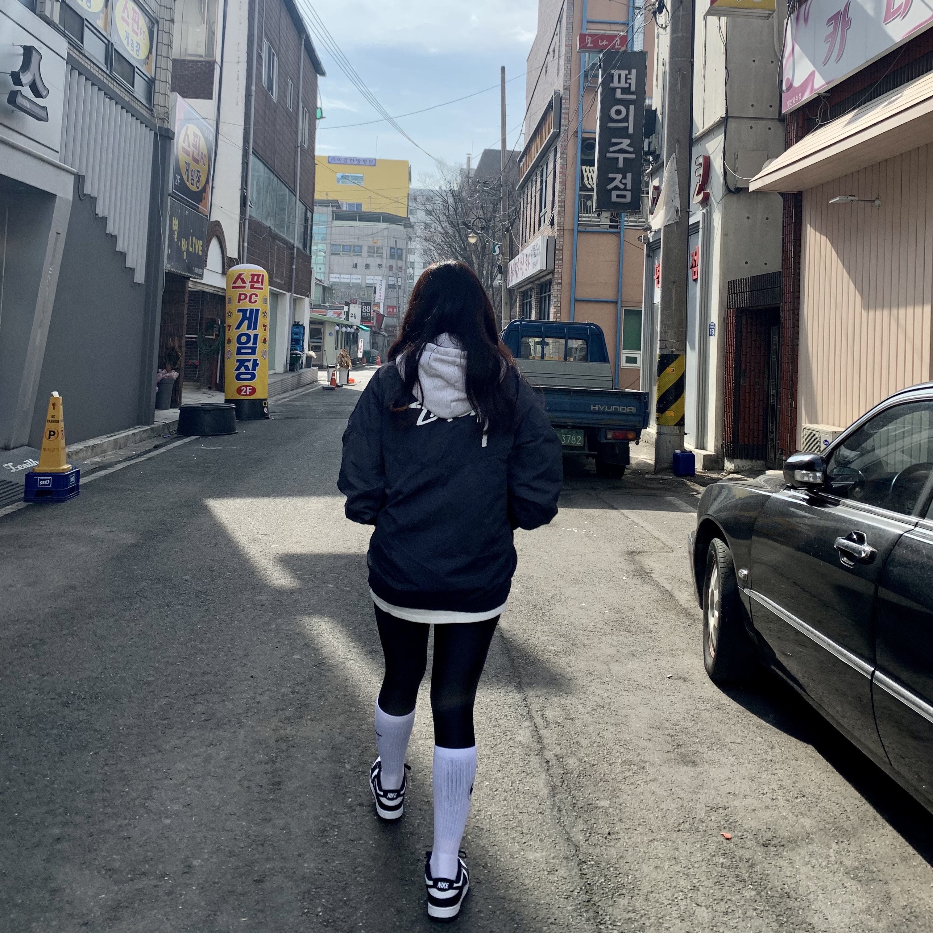 Nike x Stussy Windrunner Jacket Off Noir, (W) Nike Dunk Low Black 착용 스타일