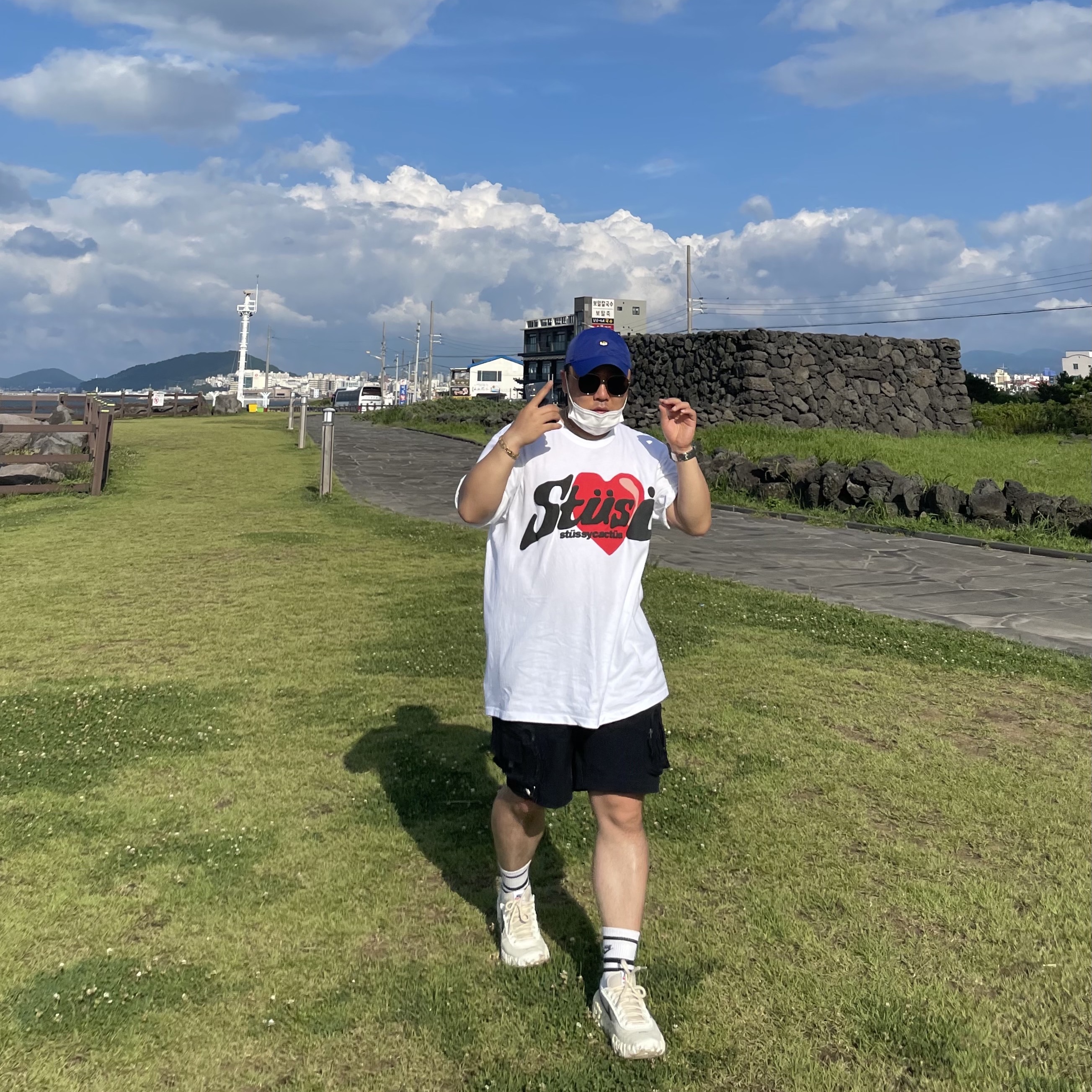 Stussy x Cactus Plant Flea Market Heart T-Shirt, Nike ACG Cargo Shorts Black - Asia 착용 스타일 - 1