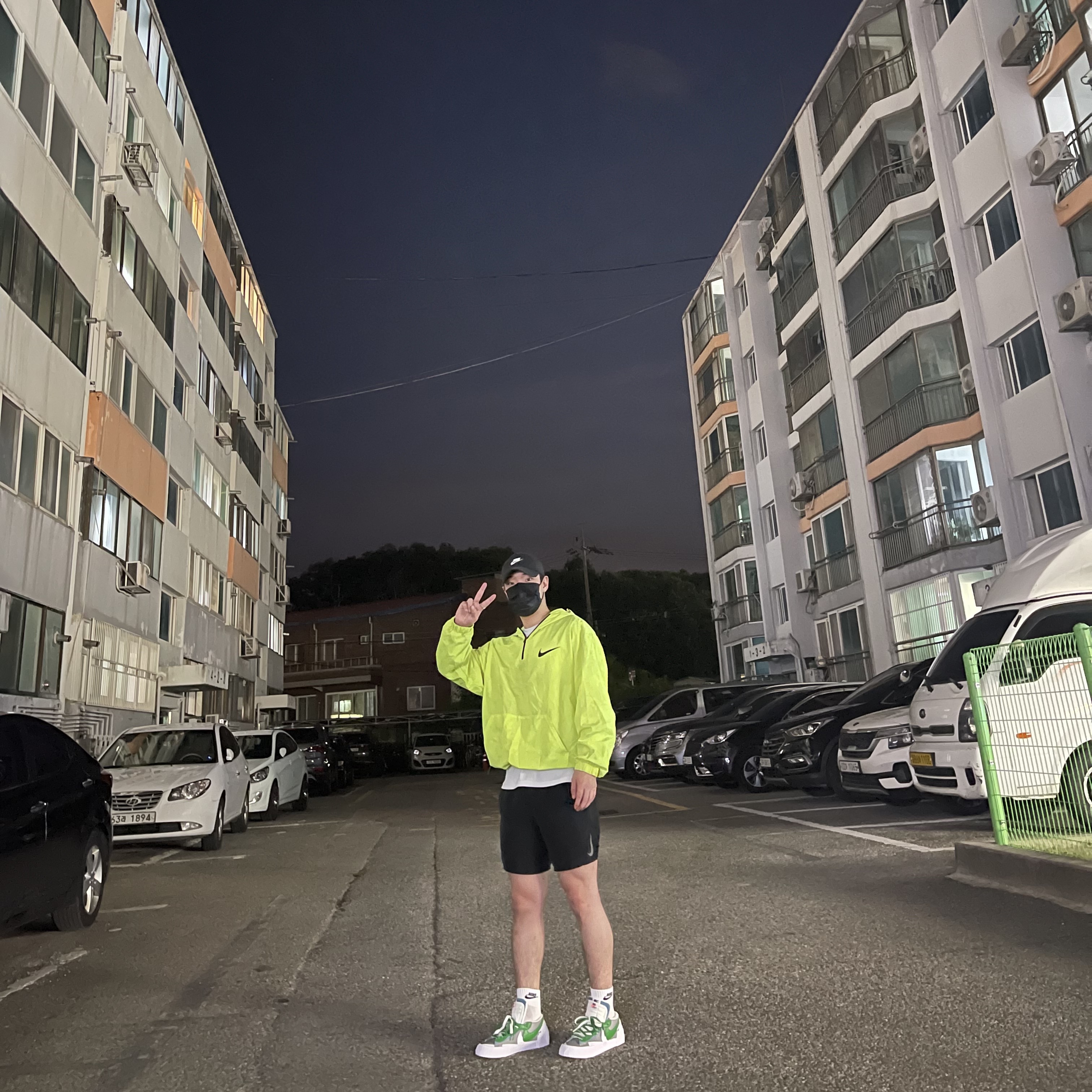 Nike x Sacai Blazer Low Classic Green 착용 스타일 - 2