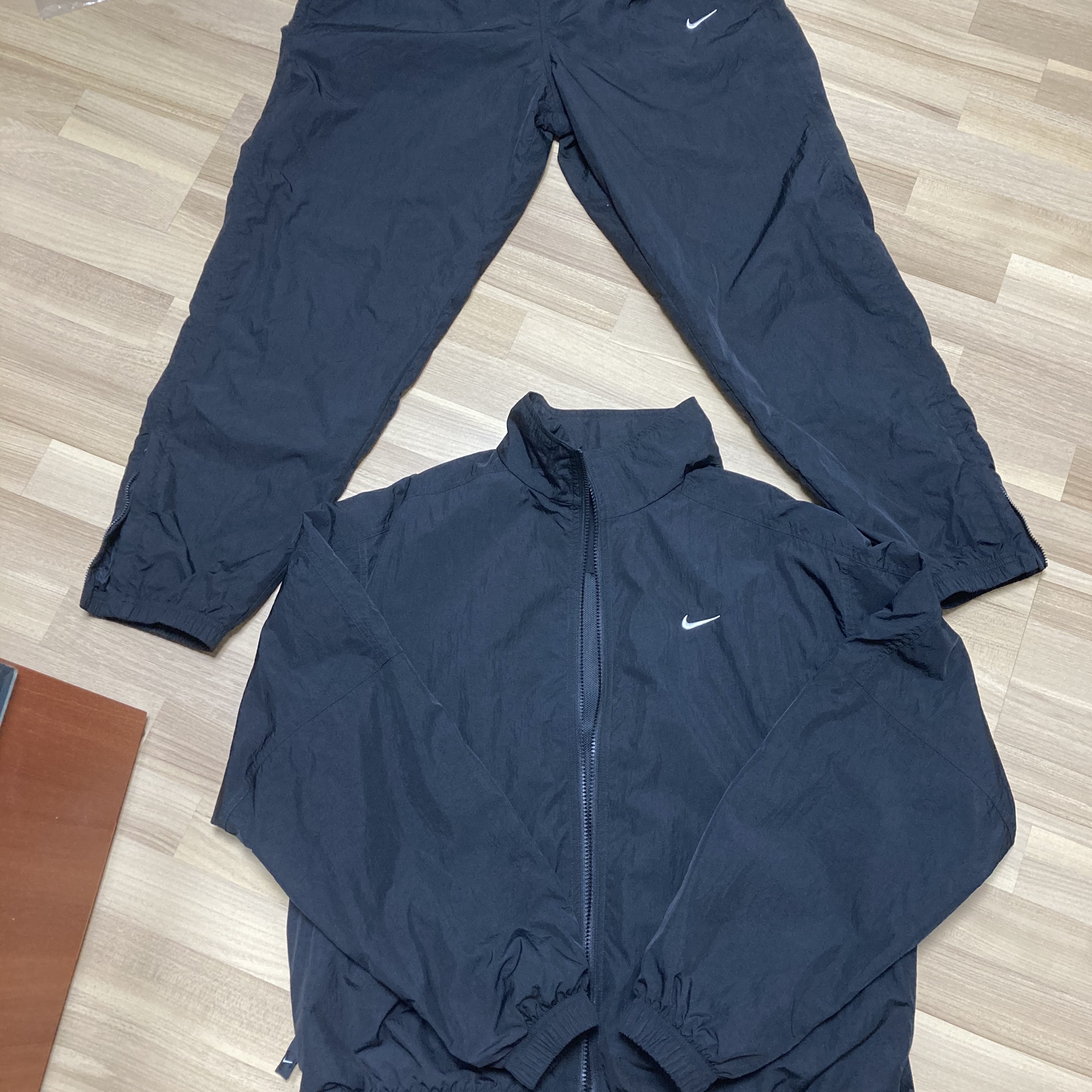 Nike M NRG Solo Swoosh Track Pants Black - Asia, Nike M NRG Solo Swoosh Track Jacket Black - Asia 착용 스타일 - 1