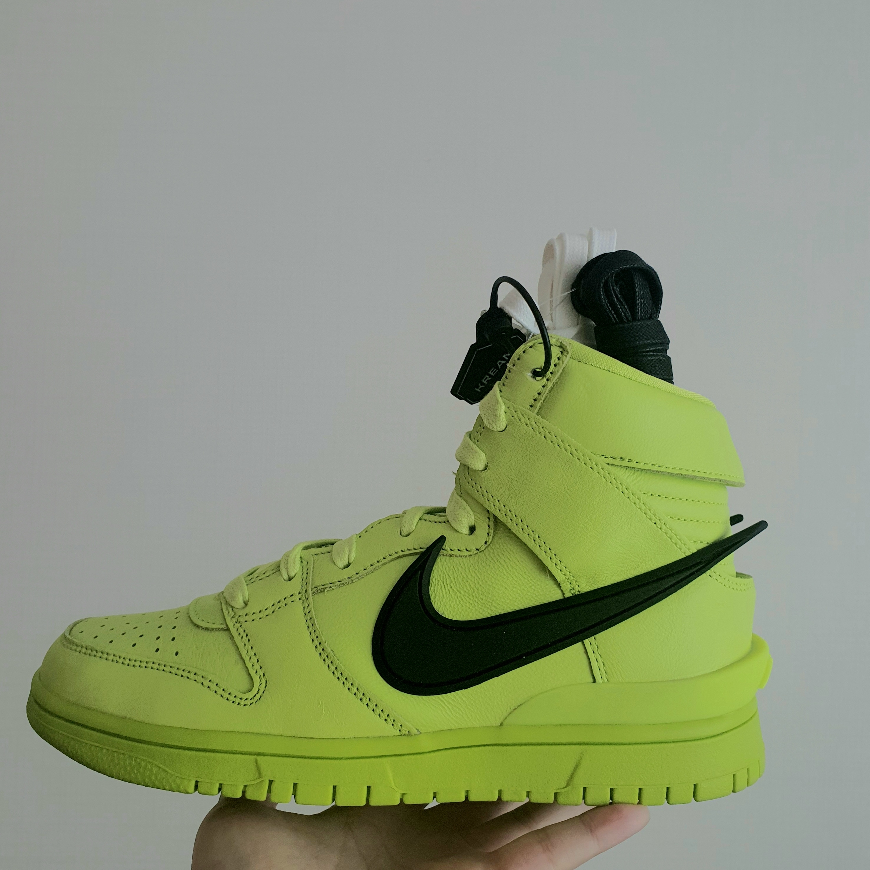 Nike x Ambush Dunk High Flash Lime 착용 스타일 - 1