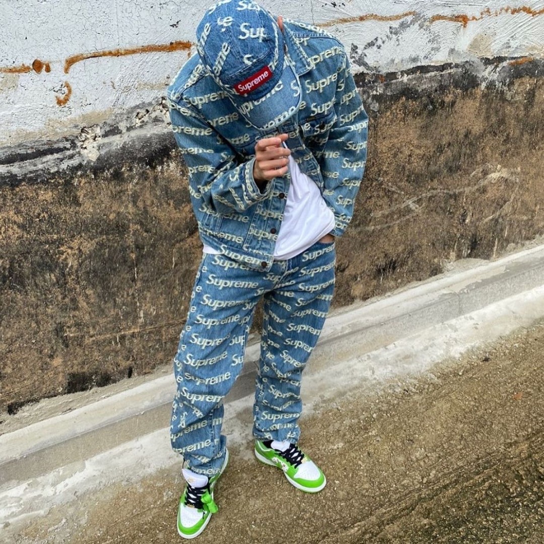 Nike x Supreme SB Dunk Low Mean Green, Supreme Frayed Logos Denim Camp Cap Blue - 21SS 착용 스타일 - 2
