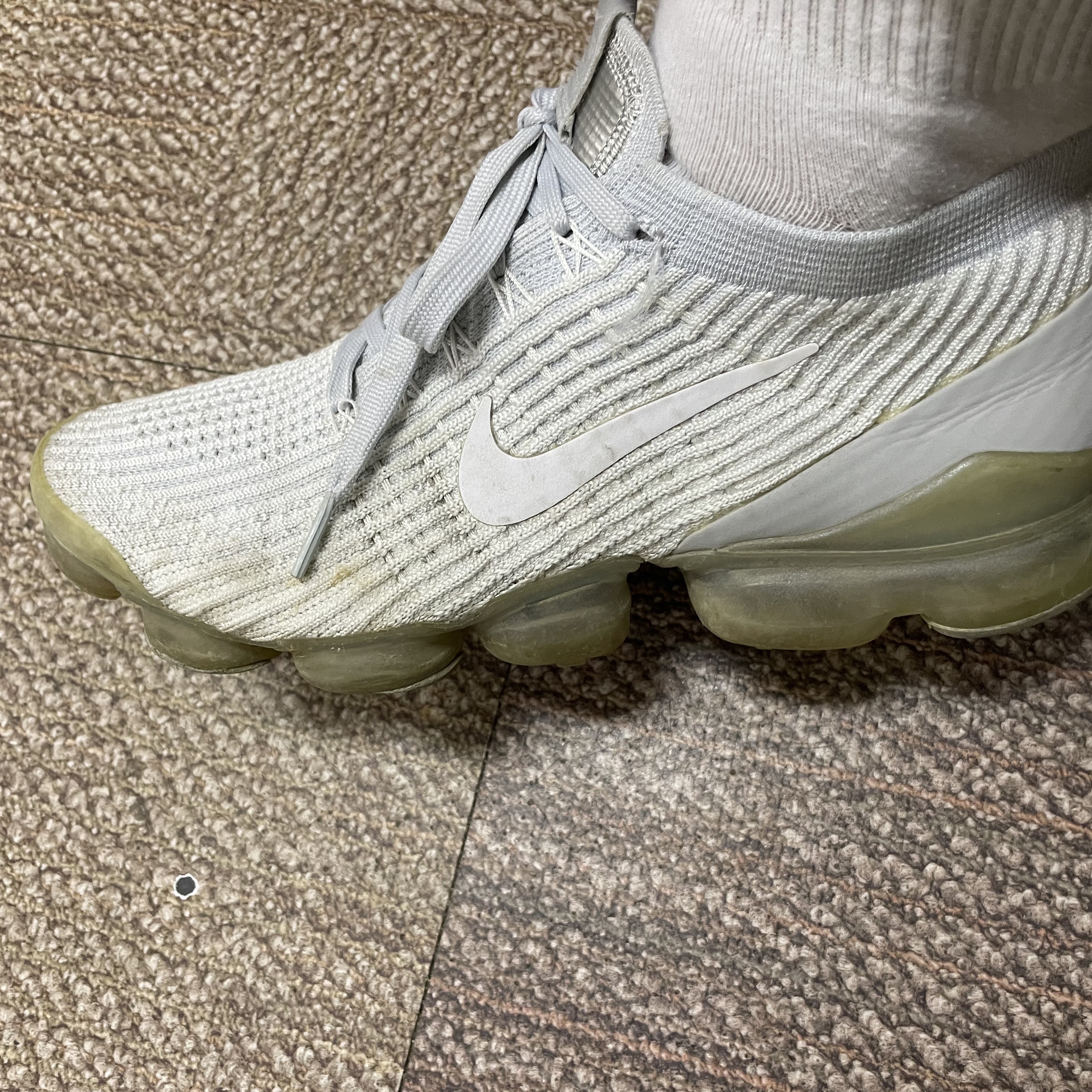 Nike Air VaporMax Flyknit 3 White Pure Platinum 착용 스타일