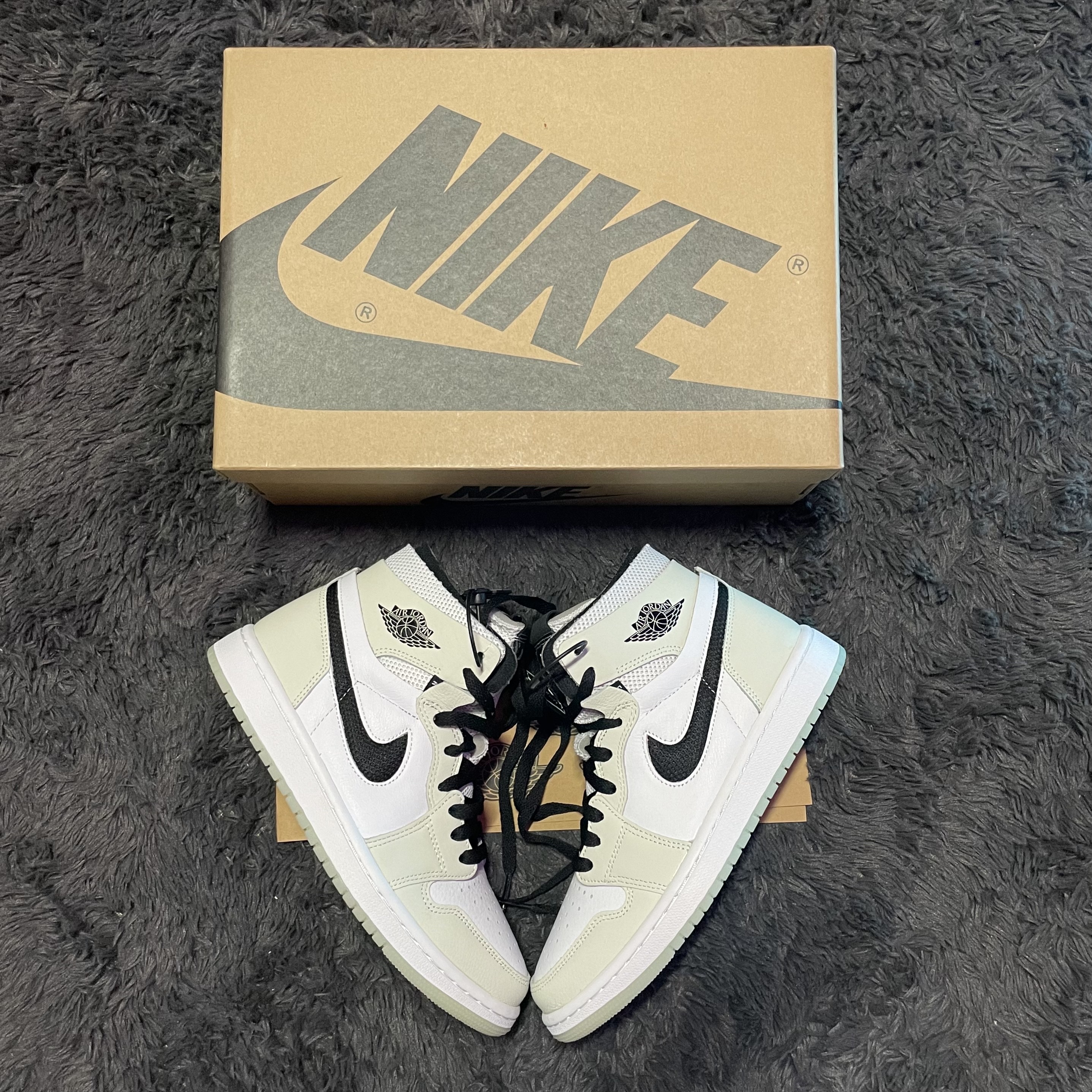 (W) Jordan 1 Zoom Air CMFT Light Bone 착용 스타일 - 2