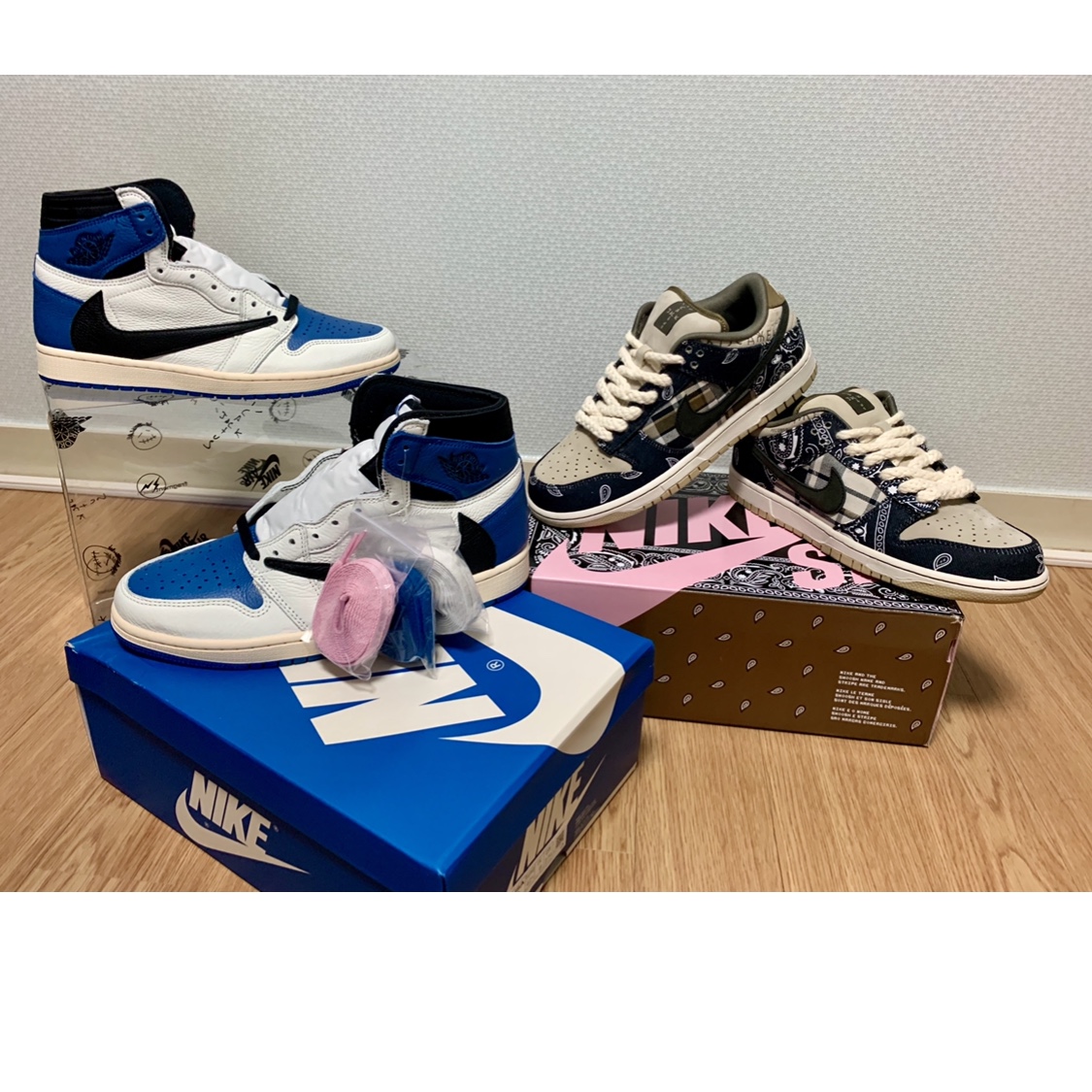 Jordan 1 x Travis Scott x Fragment Retro High OG SP Military Blue, Nike x Travis Scott SB Dunk Low (Special Box) 착용 스타일
