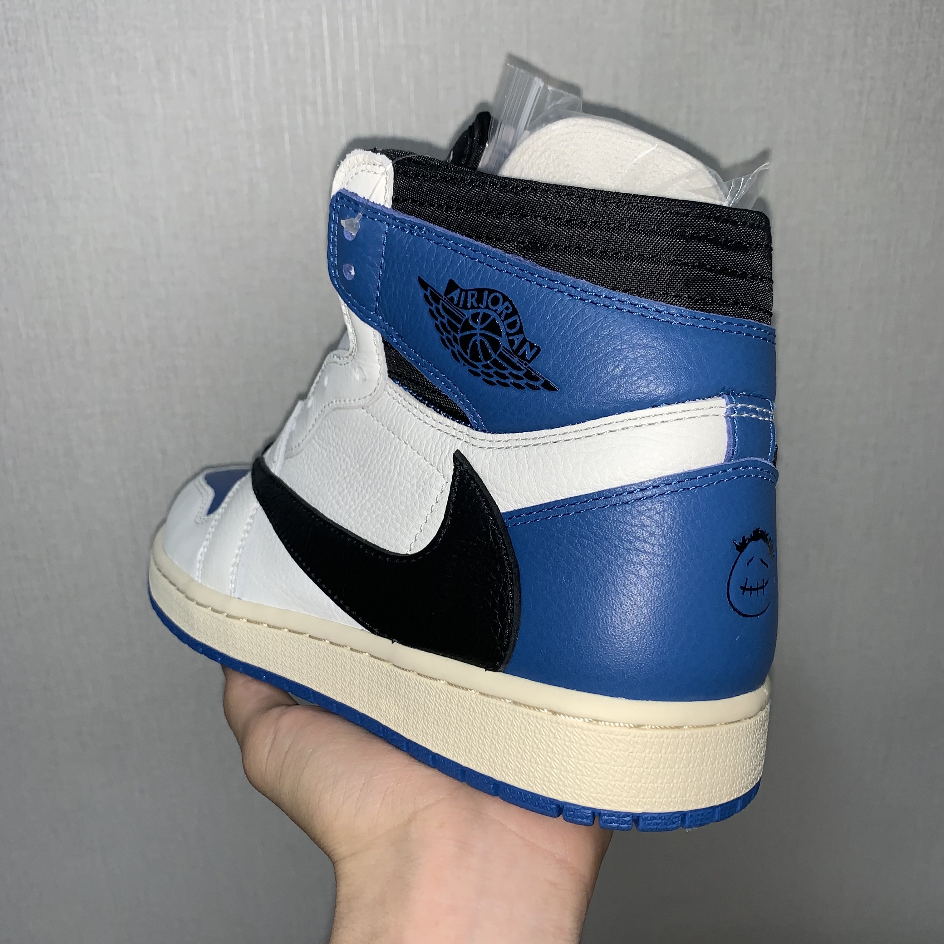 Jordan 1 x Travis Scott x Fragment Retro High OG SP Military Blue 착용 스타일 - 3