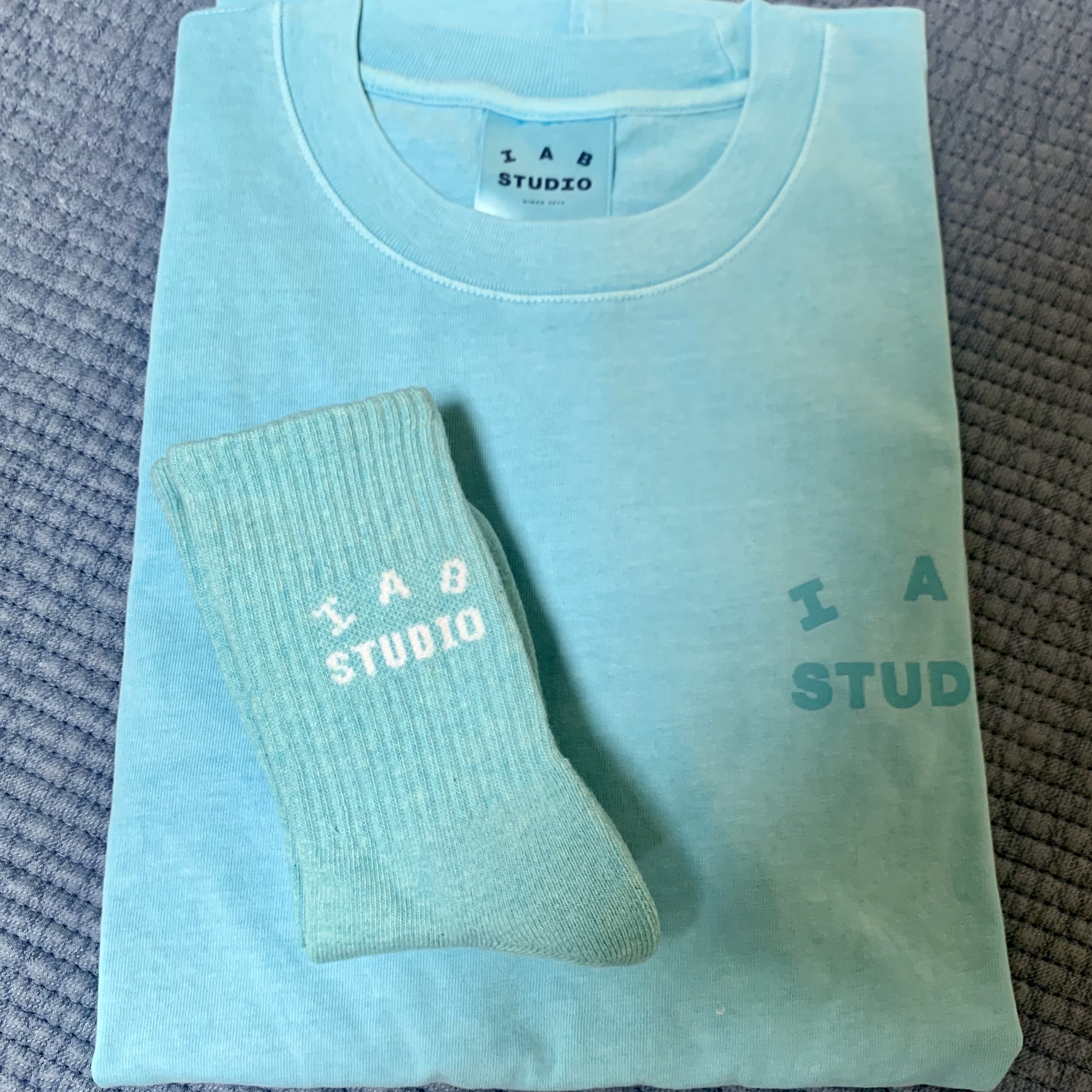 IAB Studio Pigment T-Shirt Cyan, IAB Studio Socks Pack White Purple Cyan 착용 스타일