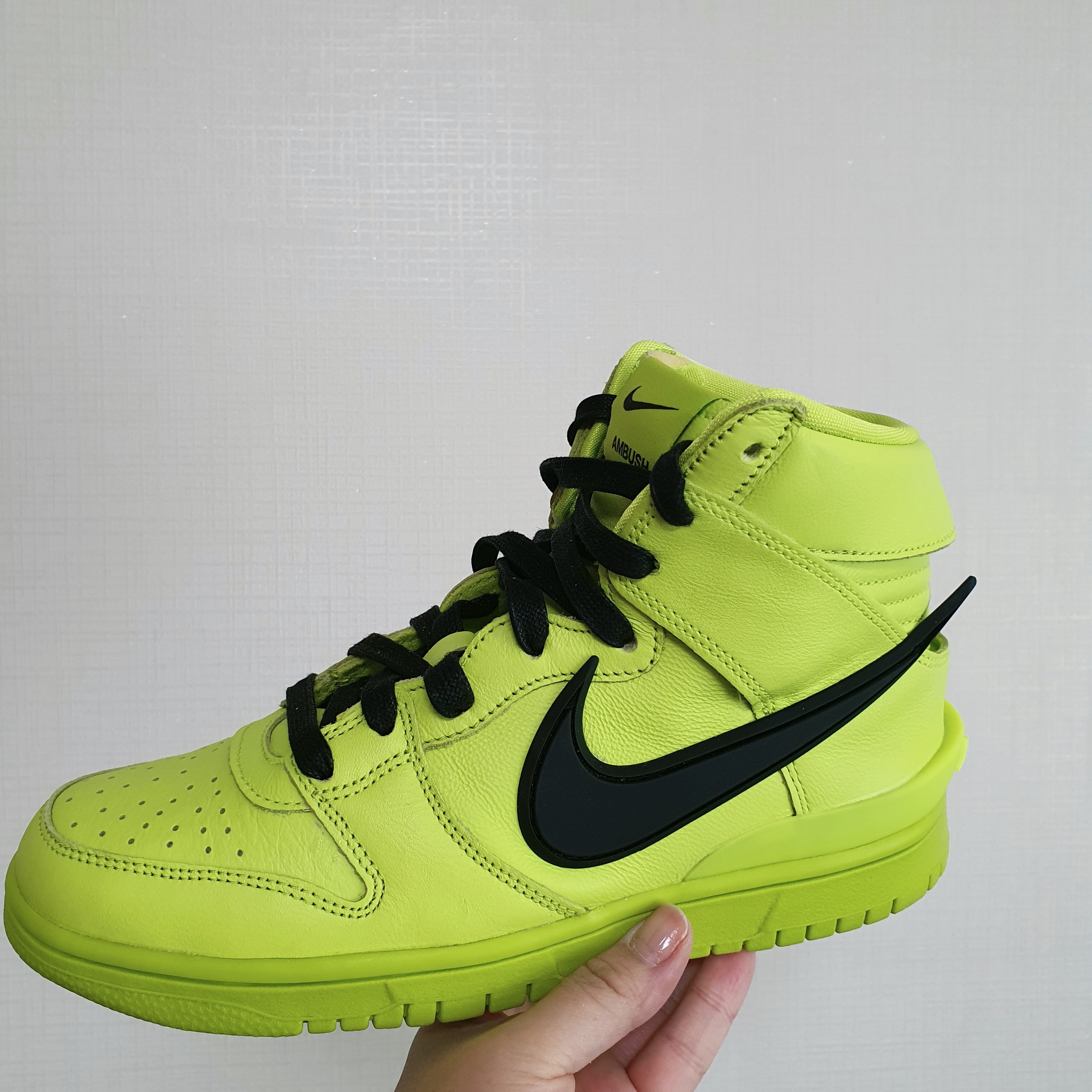 Nike x Ambush Dunk High Flash Lime 착용 스타일 - 2