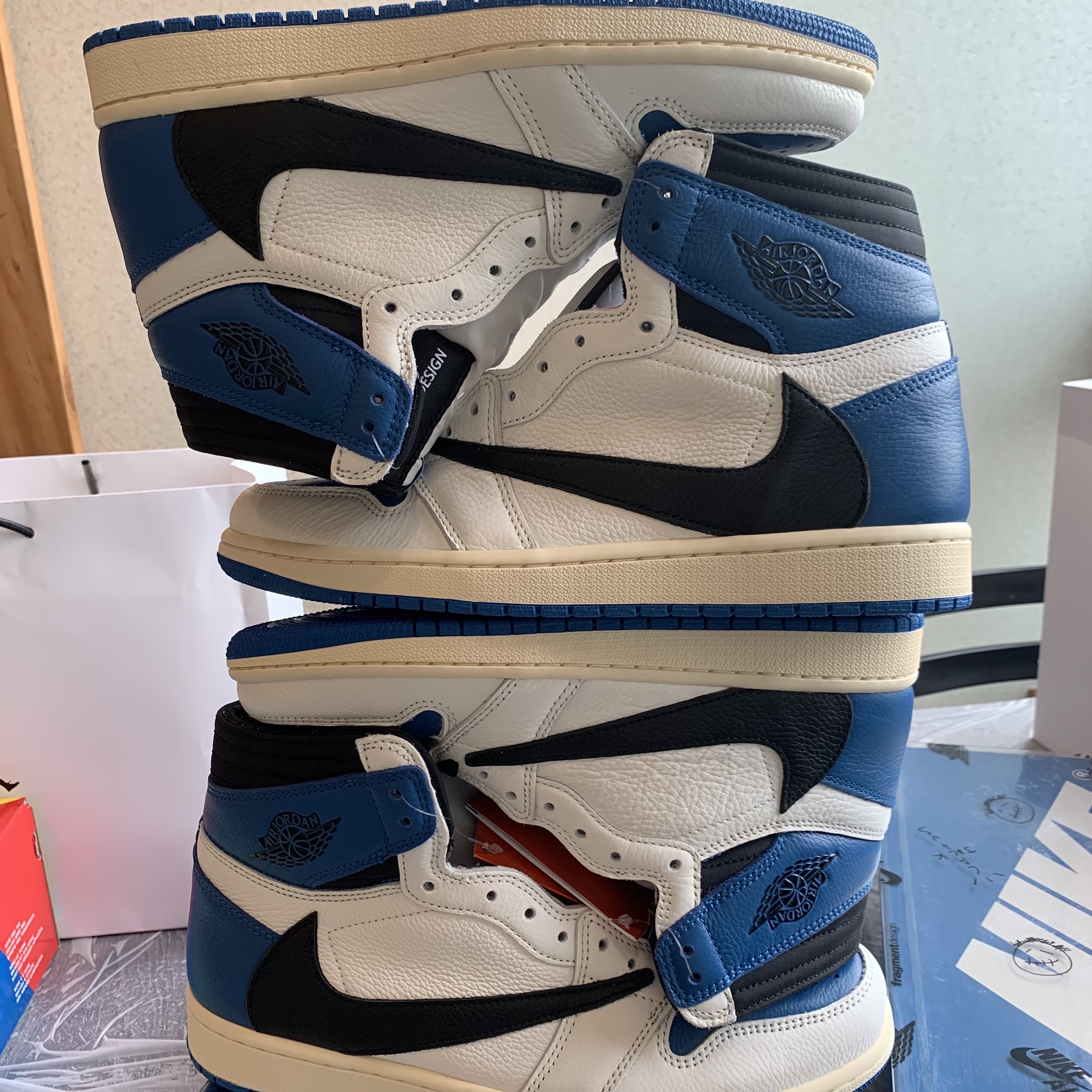 Jordan 1 x Travis Scott x Fragment Retro High OG SP Military Blue 착용 스타일