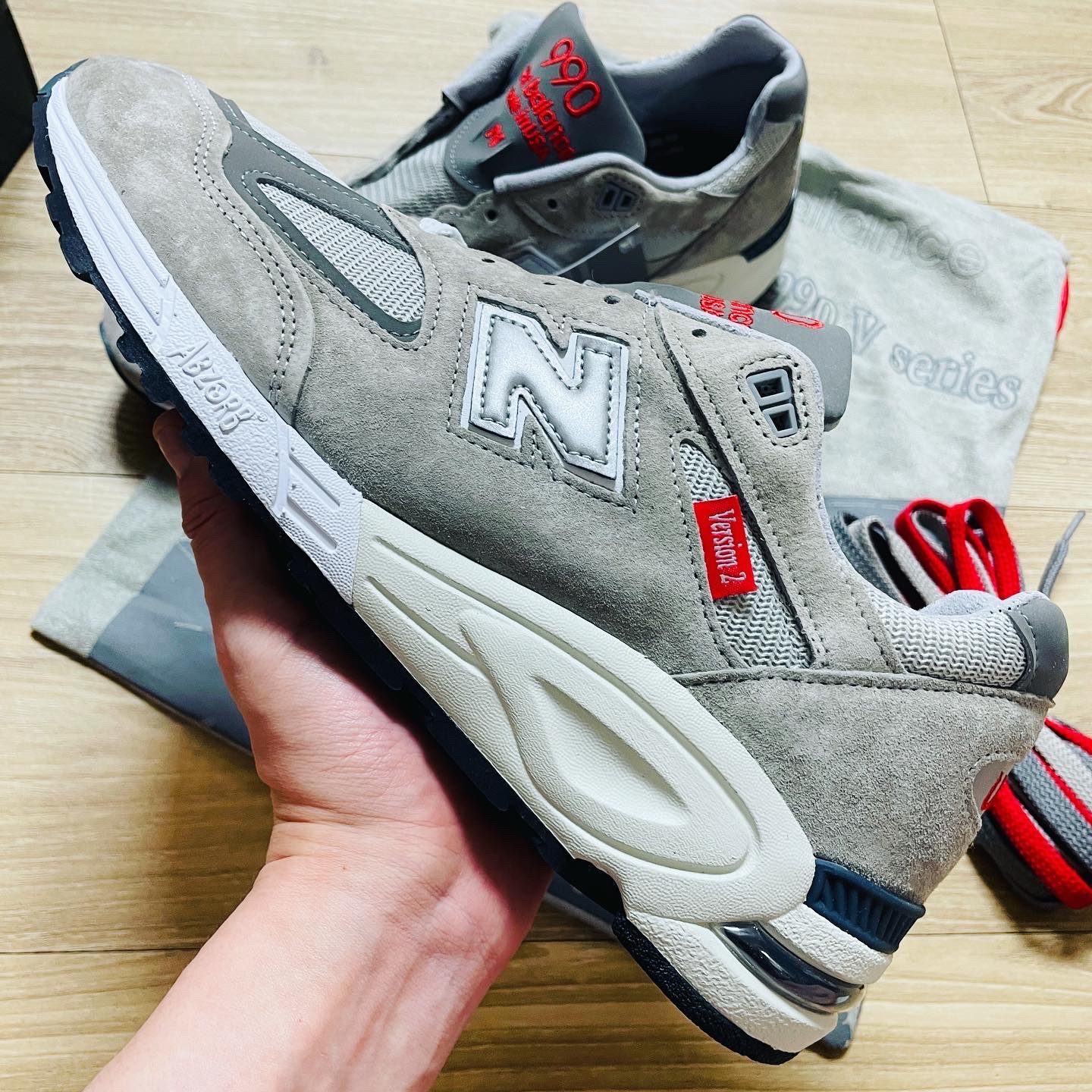 New Balance 990v2 Made in USA 9'X Series Pack Grey 착용 스타일 - 2