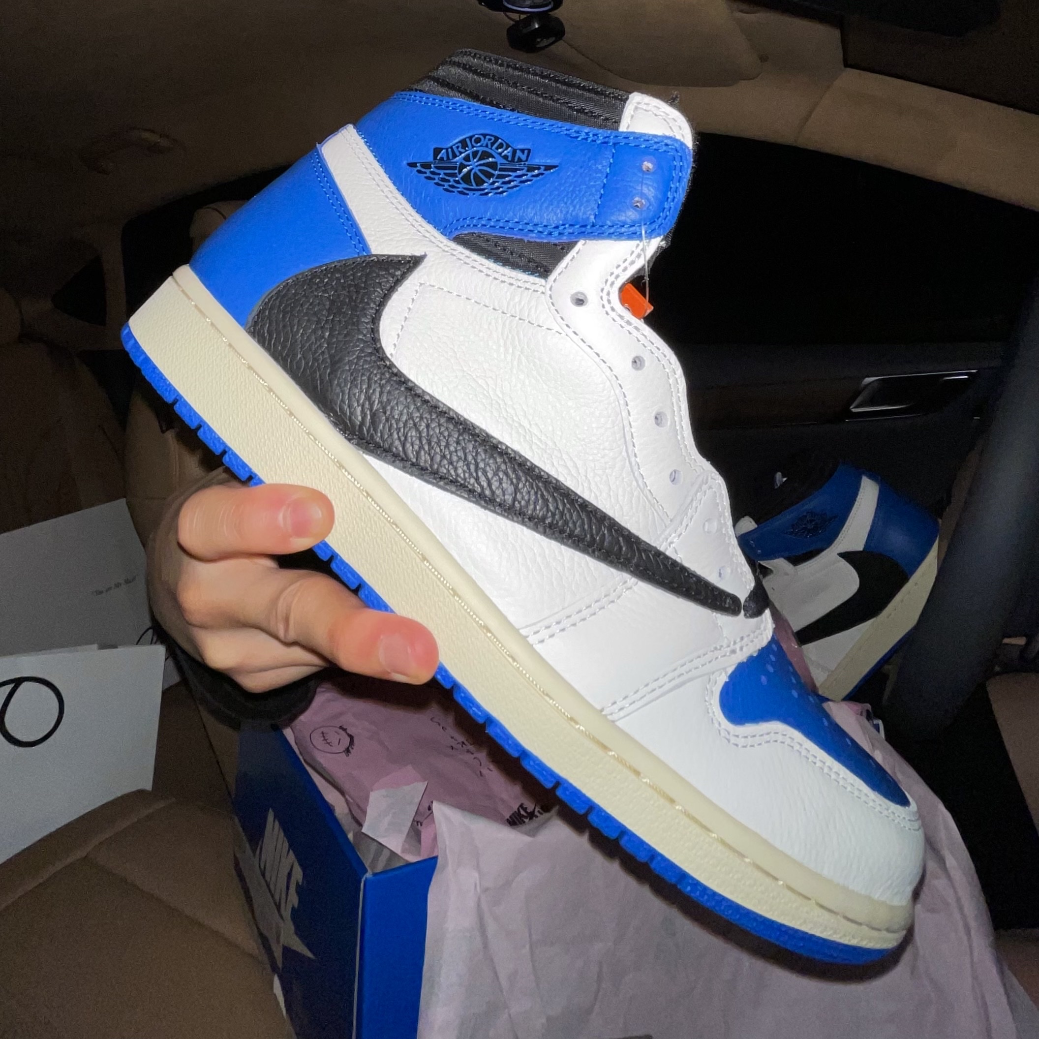 Jordan 1 x Travis Scott x Fragment Retro High OG SP Military Blue 착용 스타일 - 2