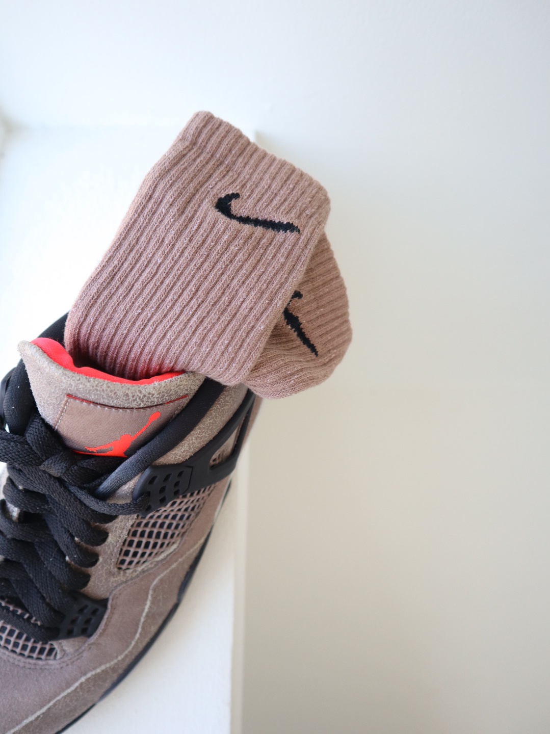 Jordan 4 Retro Taupe Haze 착용 스타일