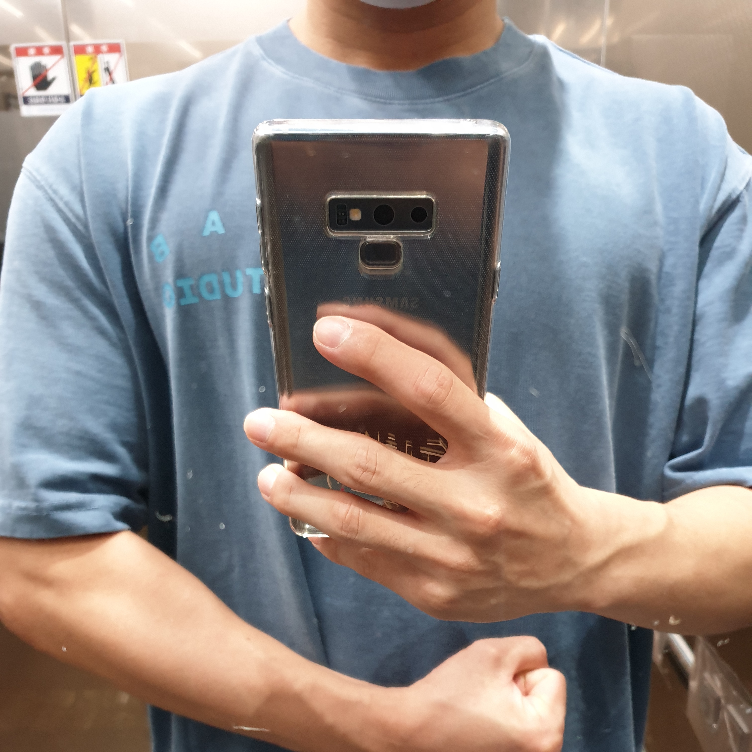 IAB Studio Pigment T-Shirt Blue 착용 스타일