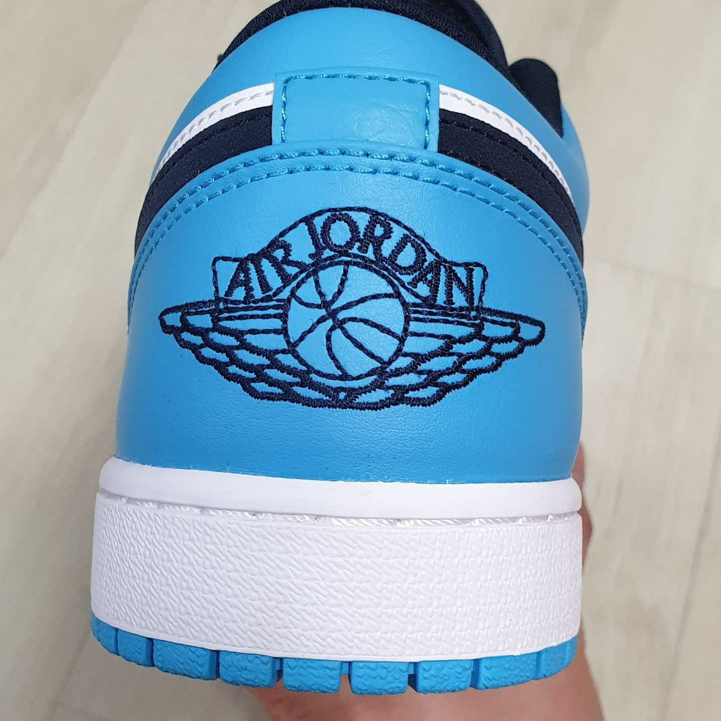 Jordan 1 Low Dark Powder Blue 착용 스타일 - 5