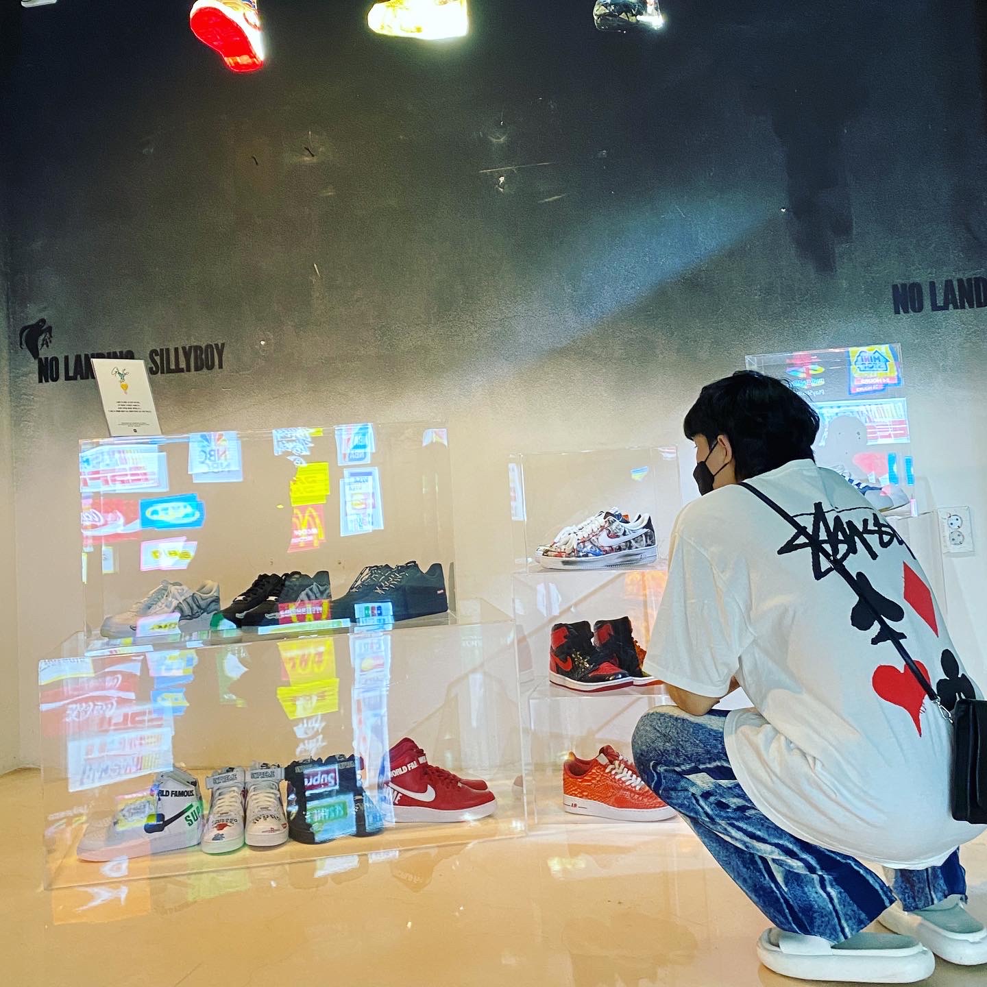 Stussy Full Deck 2 T-Shirt White 착용 스타일 - 2