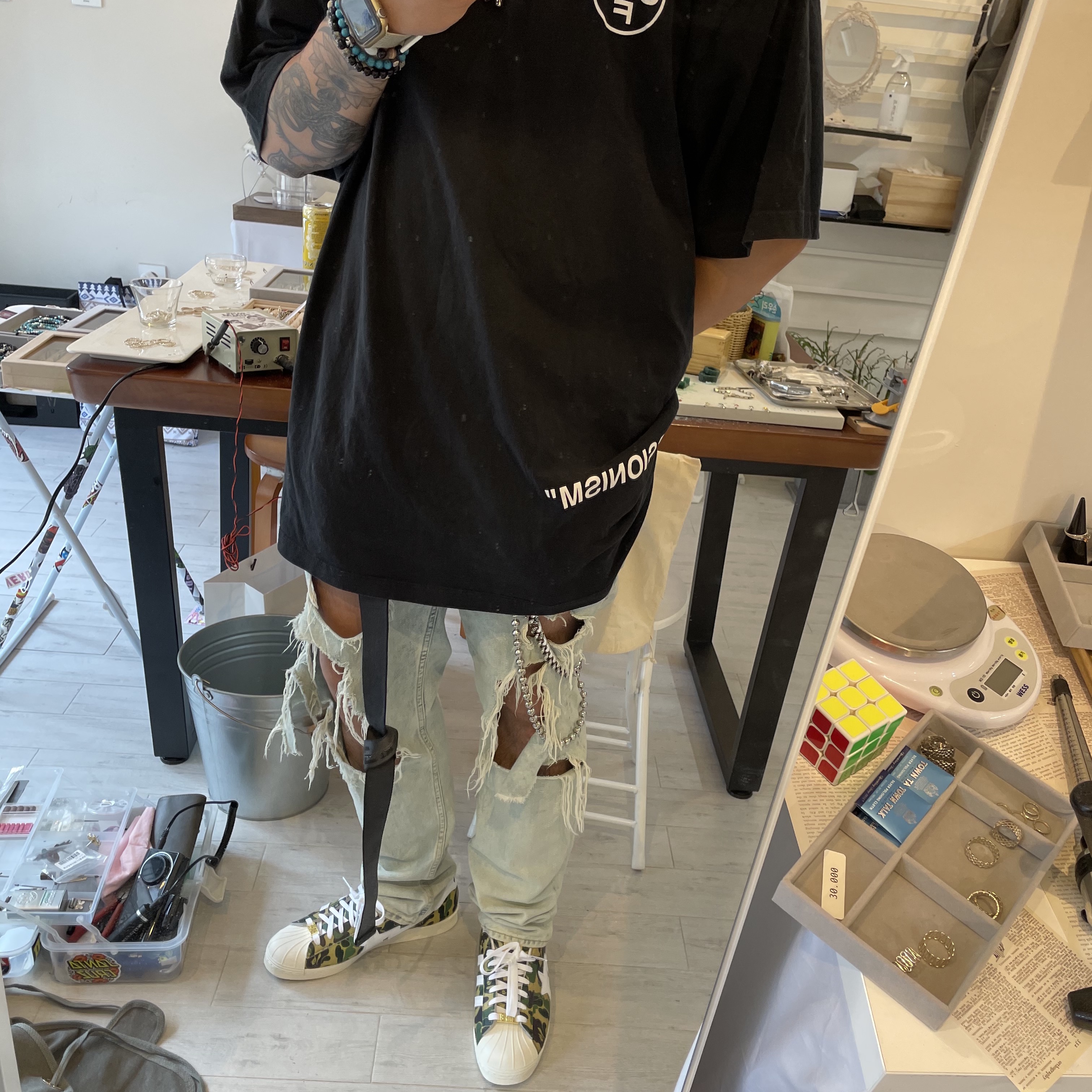 Adidas x BAPE Superstar 80s Green Camo 착용 스타일
