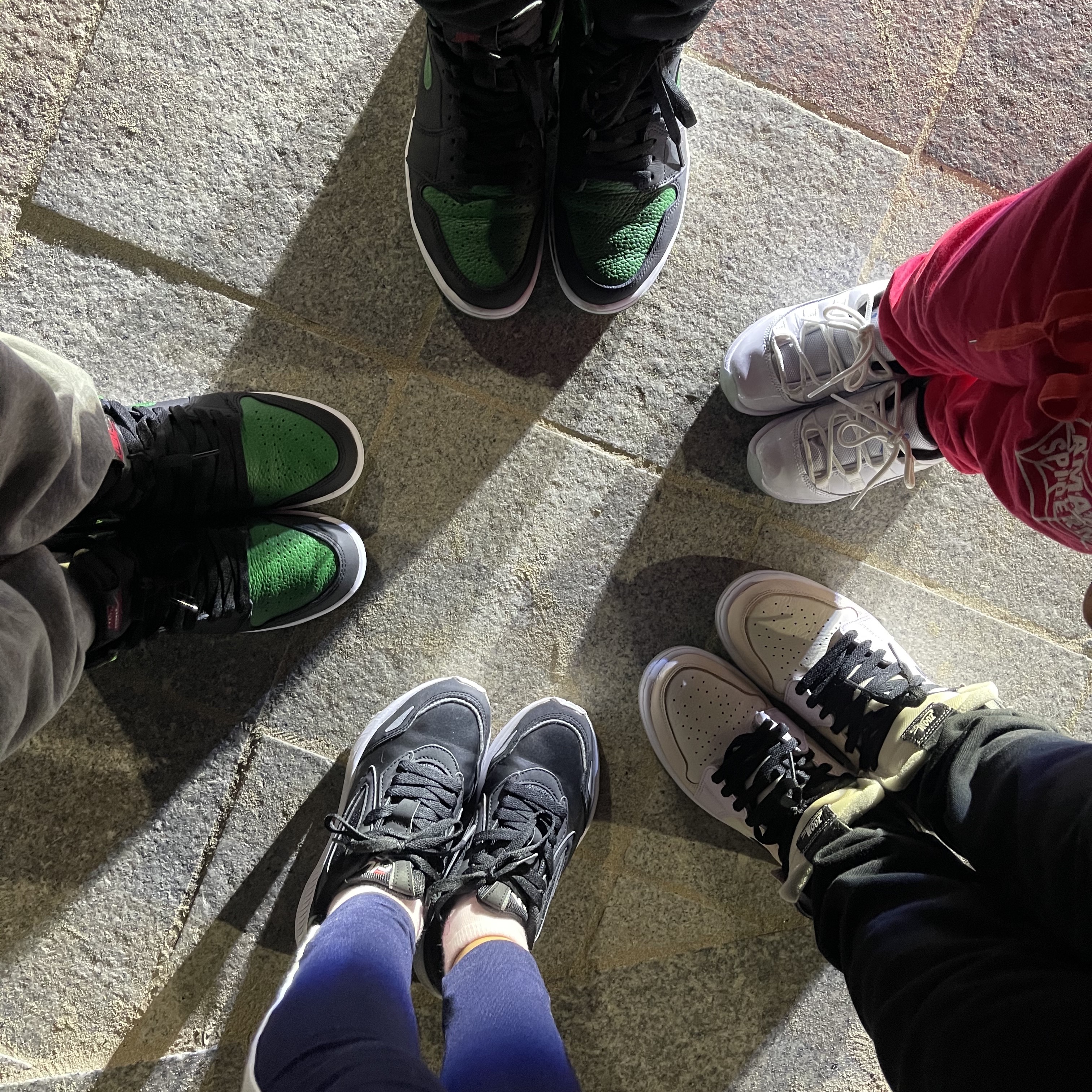 (GS) Jordan 1 Retro High OG Pine Green Black, (W) Jordan 1 Zoom Air CMFT Pale Ivory 착용 스타일 - 2