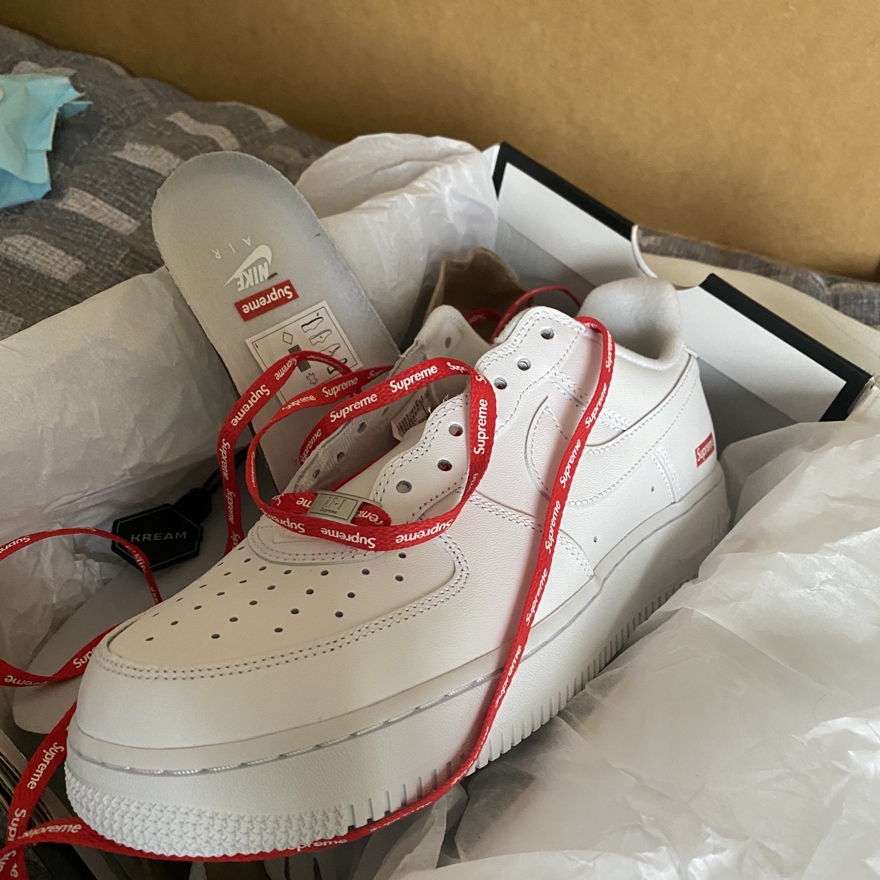 Nike x Supreme Air Force 1 Low White 착용 스타일