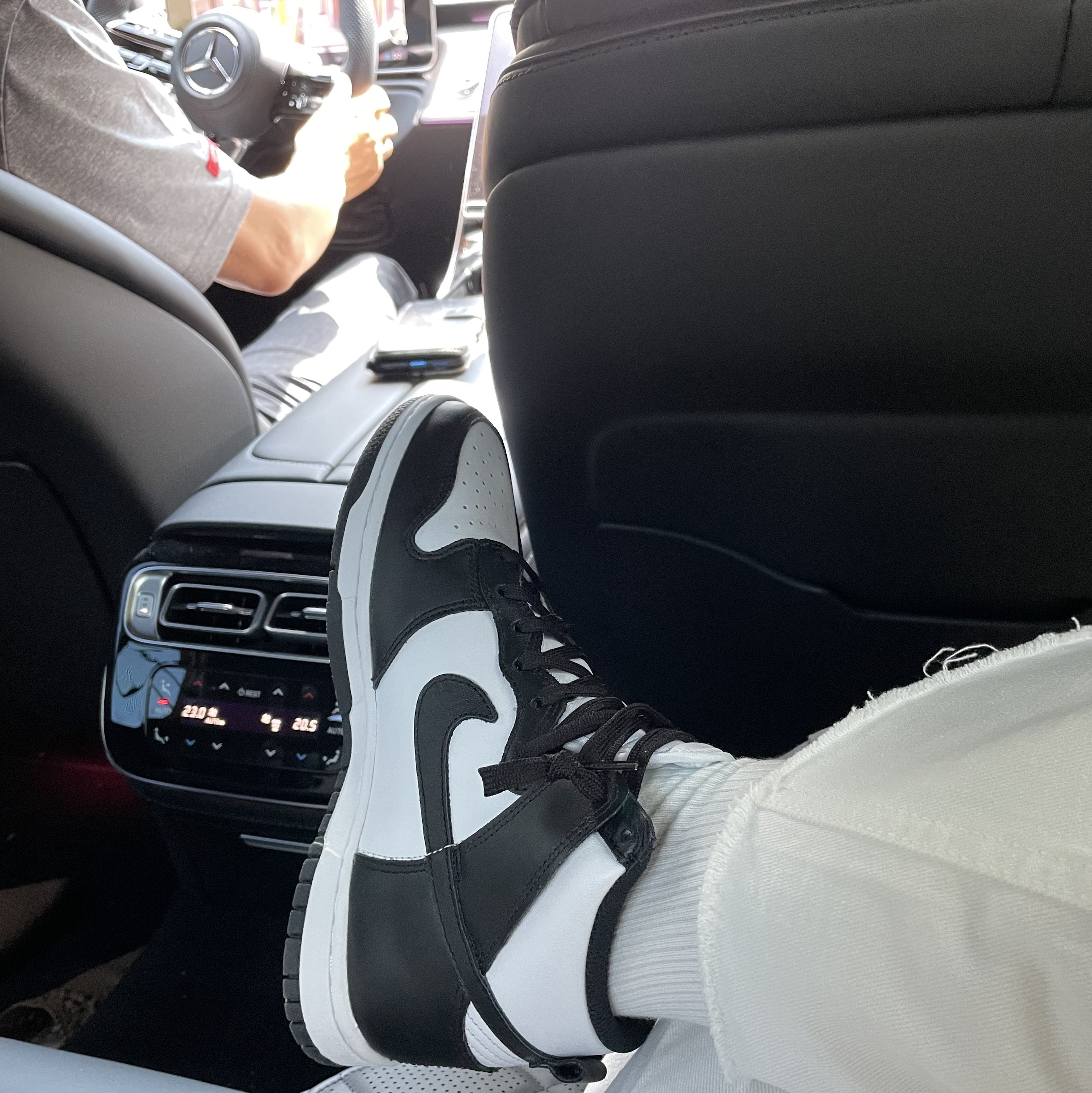 (W) Nike Dunk High Black and White 착용 스타일