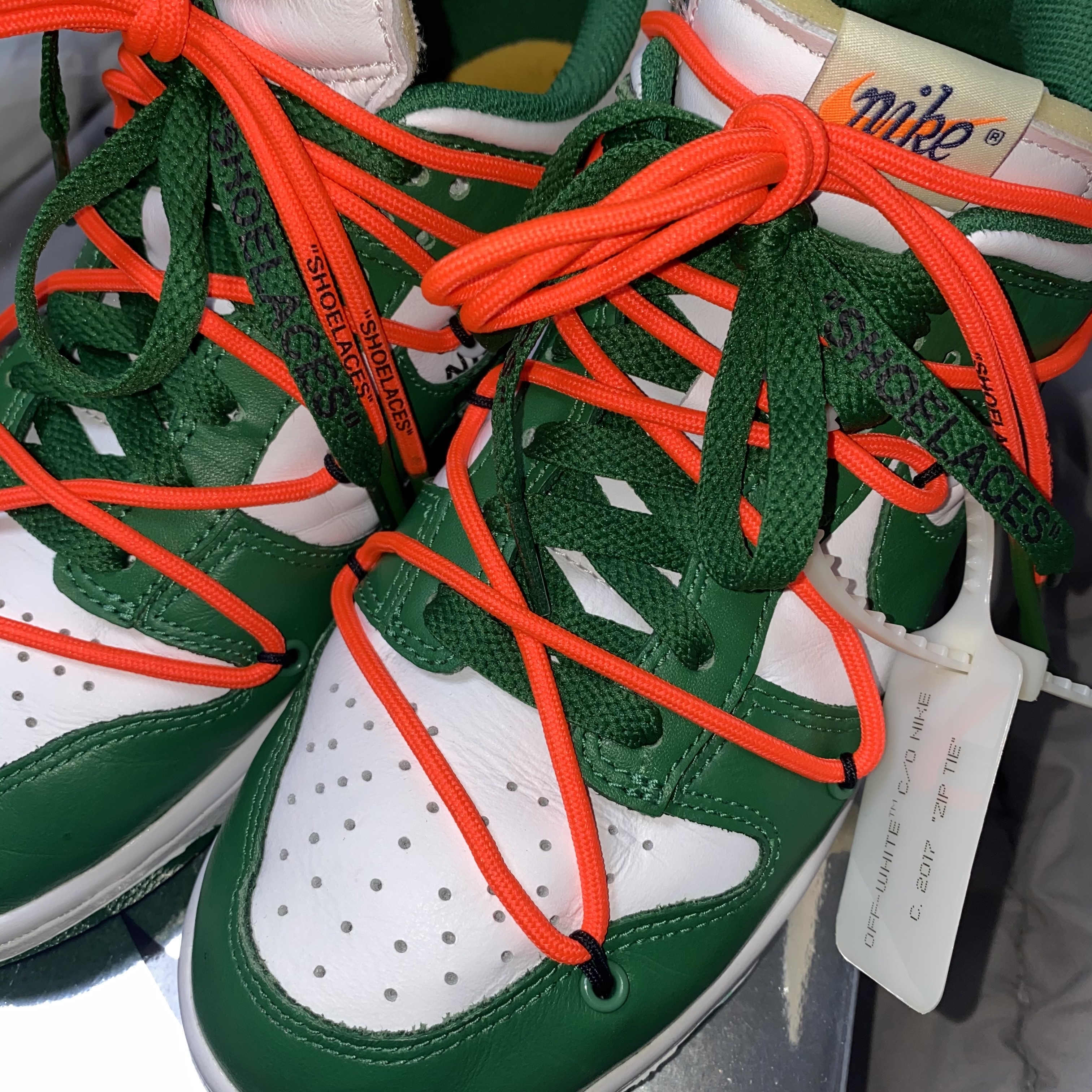 Nike x Off-White Dunk Low Pine Green, Oofos OOriginal Black 착용 스타일 - 2