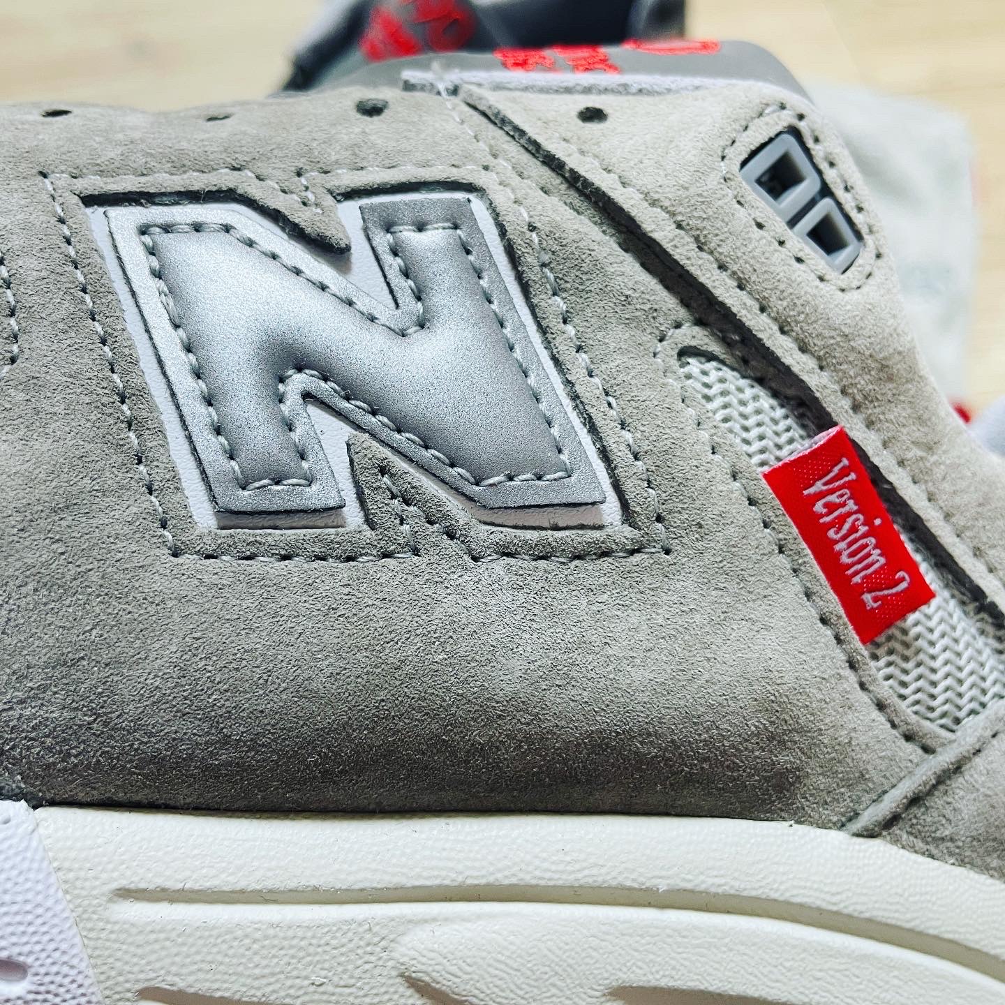 New Balance 990v2 Made in USA 9'X Series Pack Grey 착용 스타일 - 3