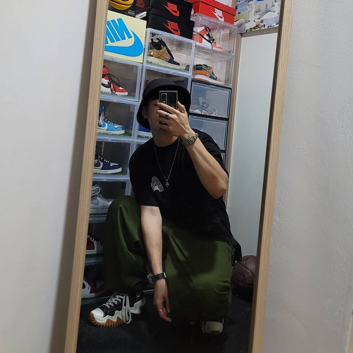 Converse Run Star Motion High Black, Nike x Travis Scott Air Force 1 Low Cactus Jack 착용 스타일
