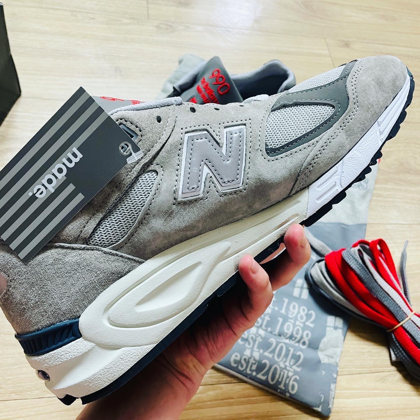 New Balance 990v2 Made in USA 9'X Series Pack Grey 착용 스타일 - 4