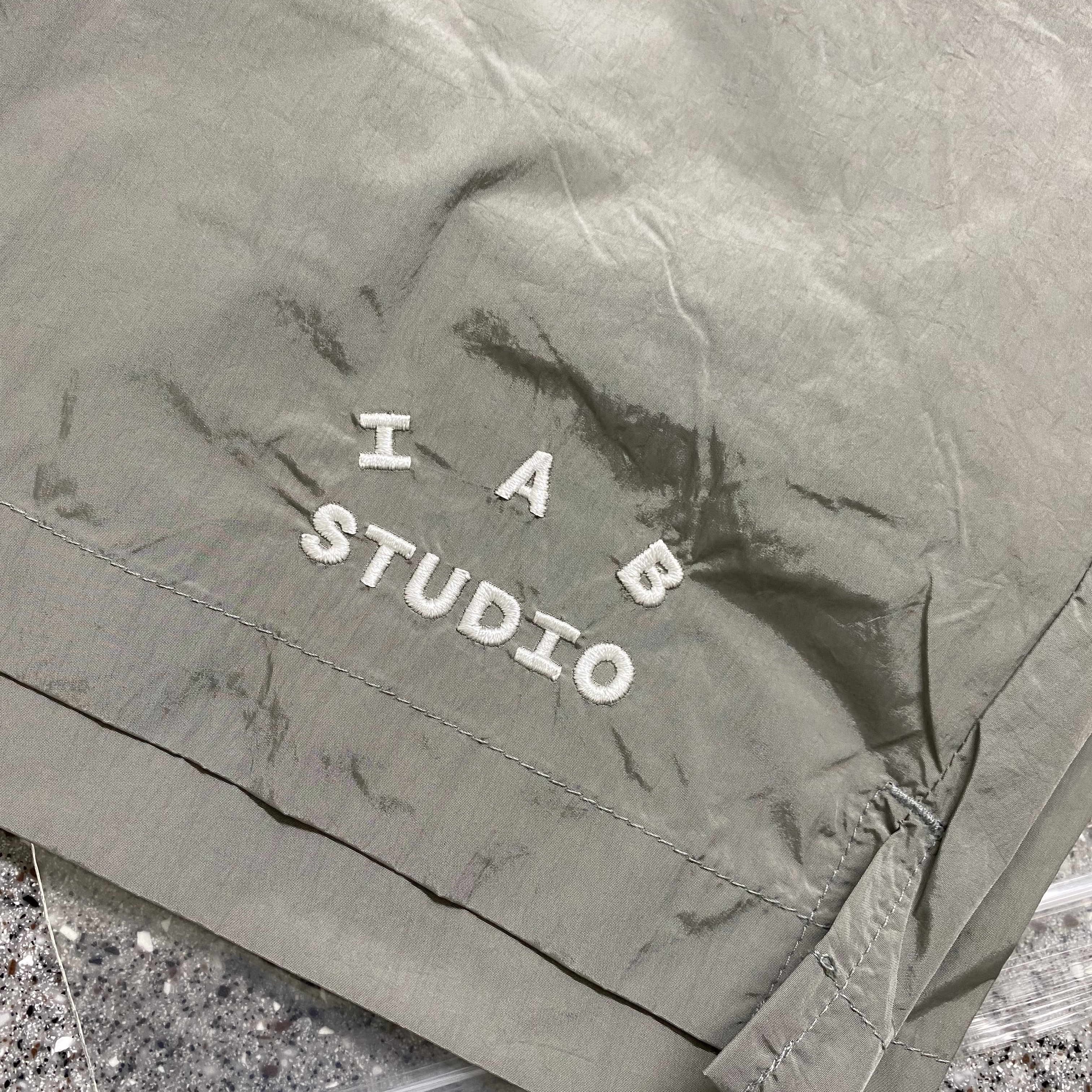 IAB Studio Woven Shorts Gray 착용 스타일