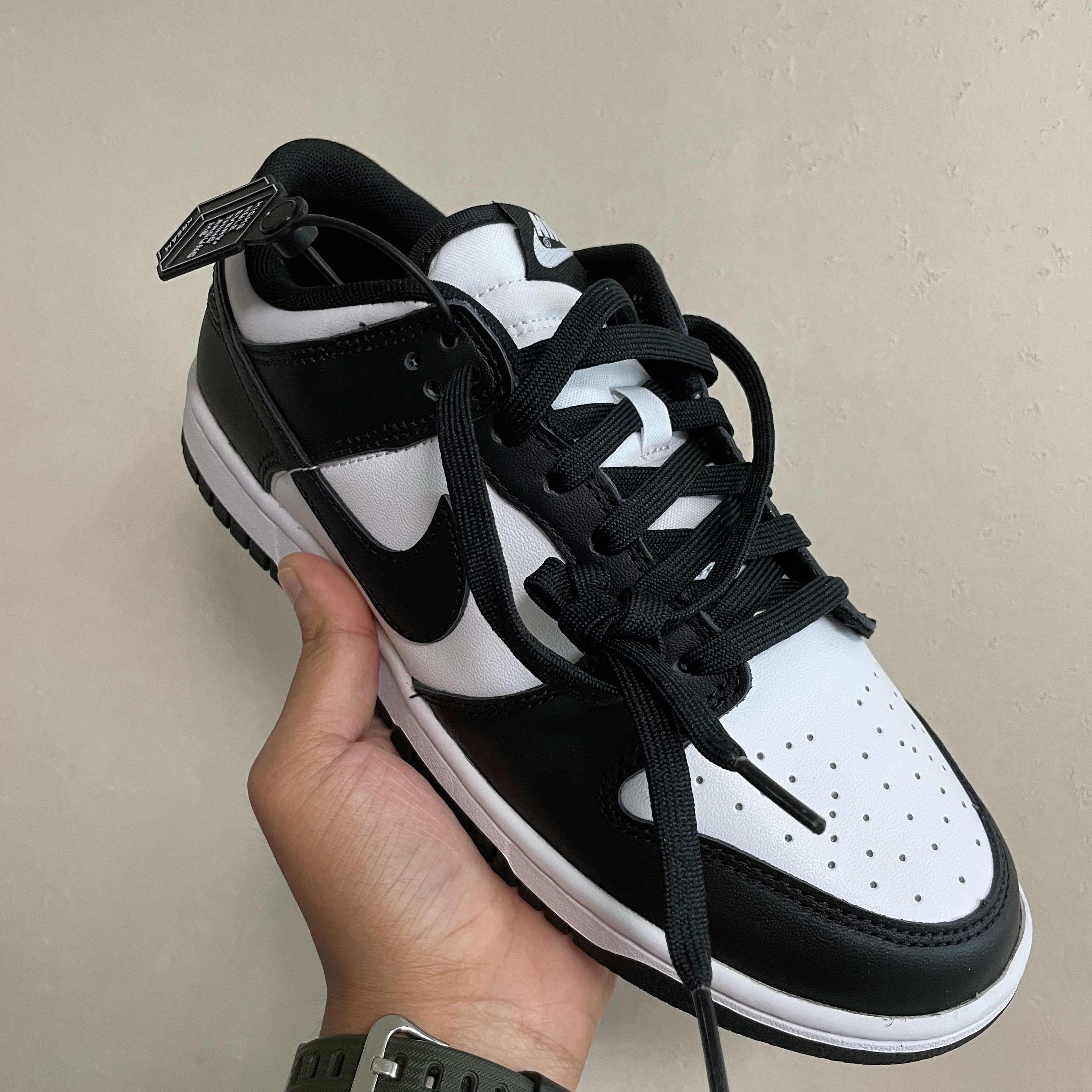 Nike Dunk Low Retro Black 착용 스타일 - 2