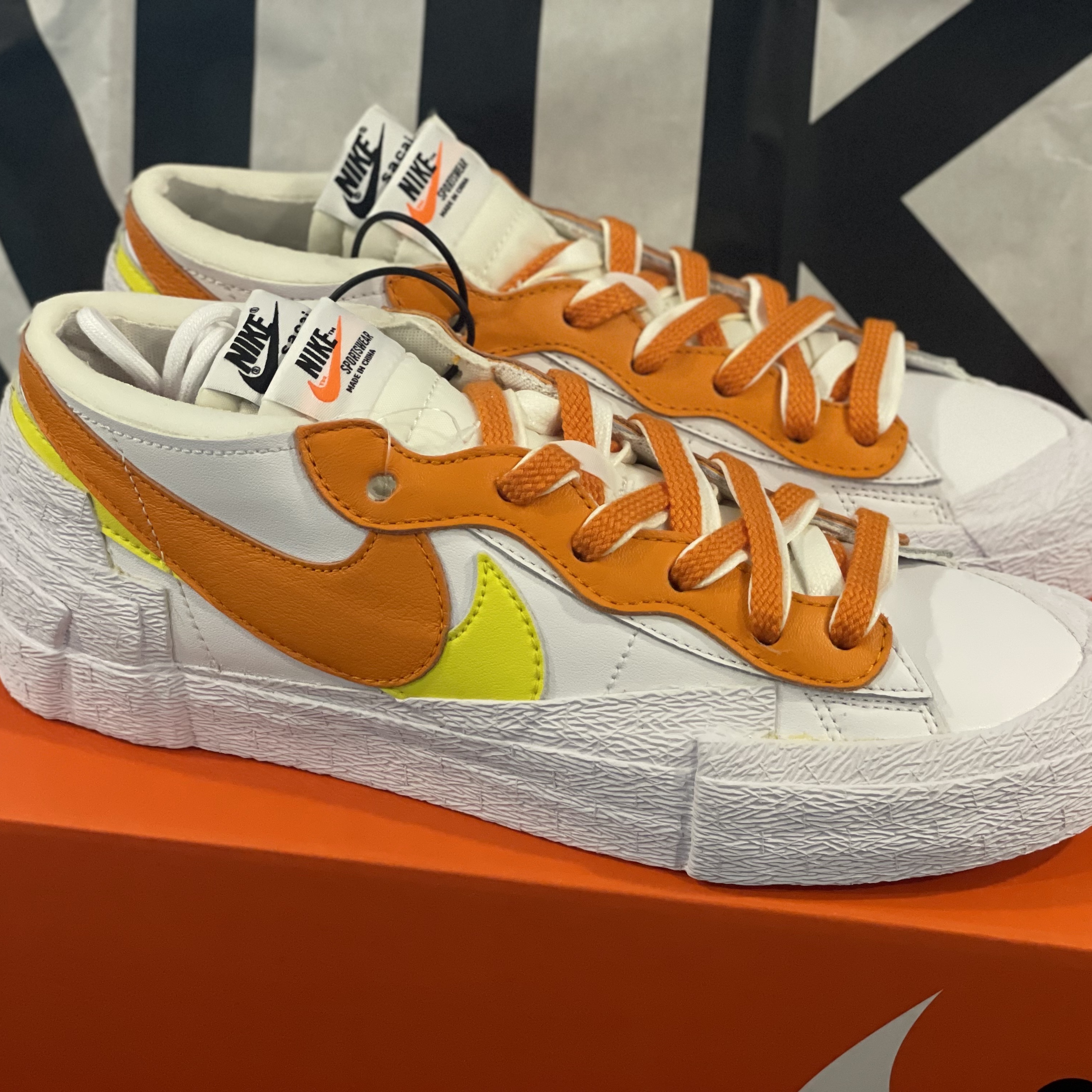 Nike x Sacai Blazer Low Magma Orange 착용 스타일 - 2