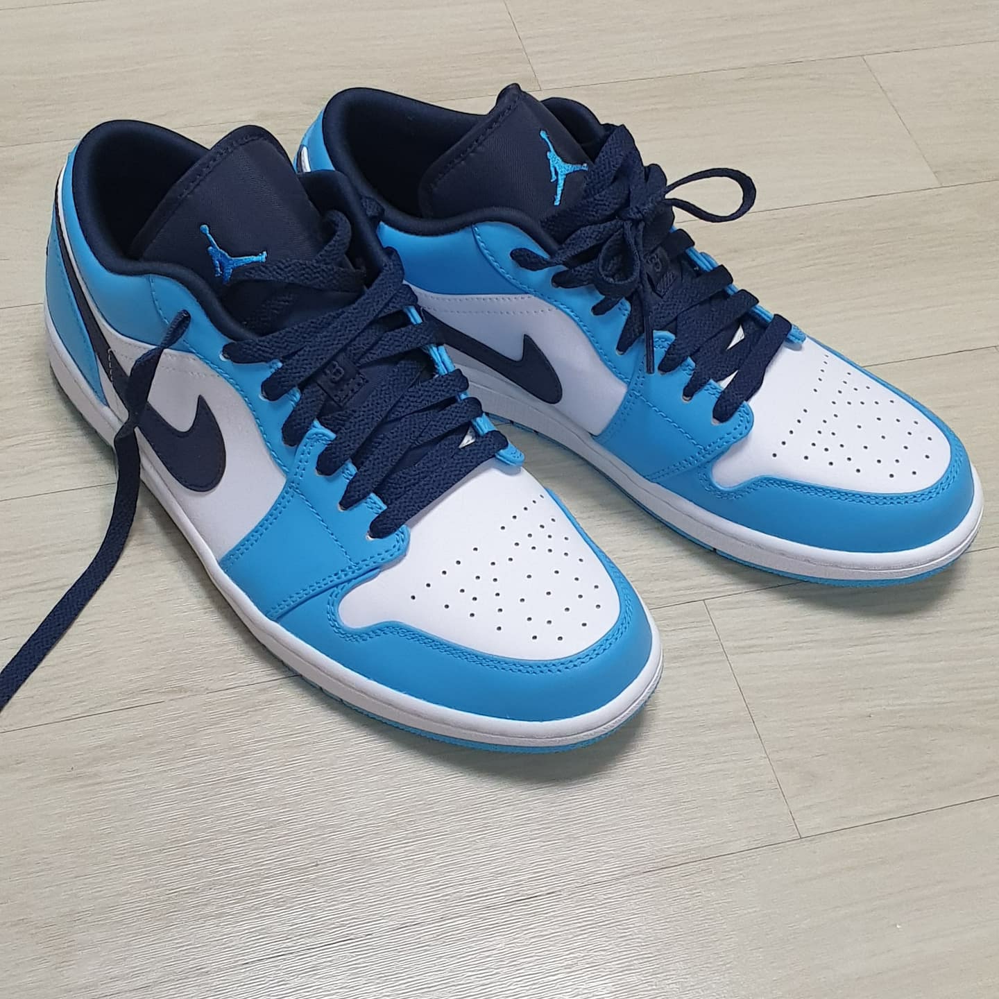 Jordan 1 Low Dark Powder Blue 착용 스타일 - 1