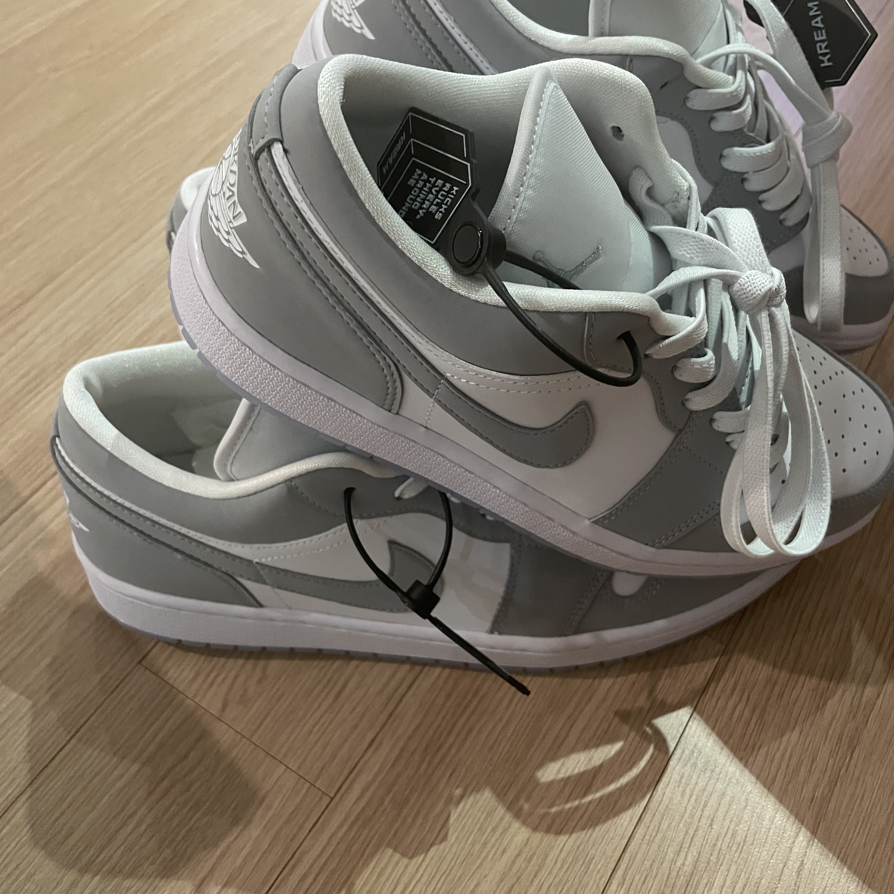 (W) Jordan 1 Low White Wolf Grey 착용 스타일