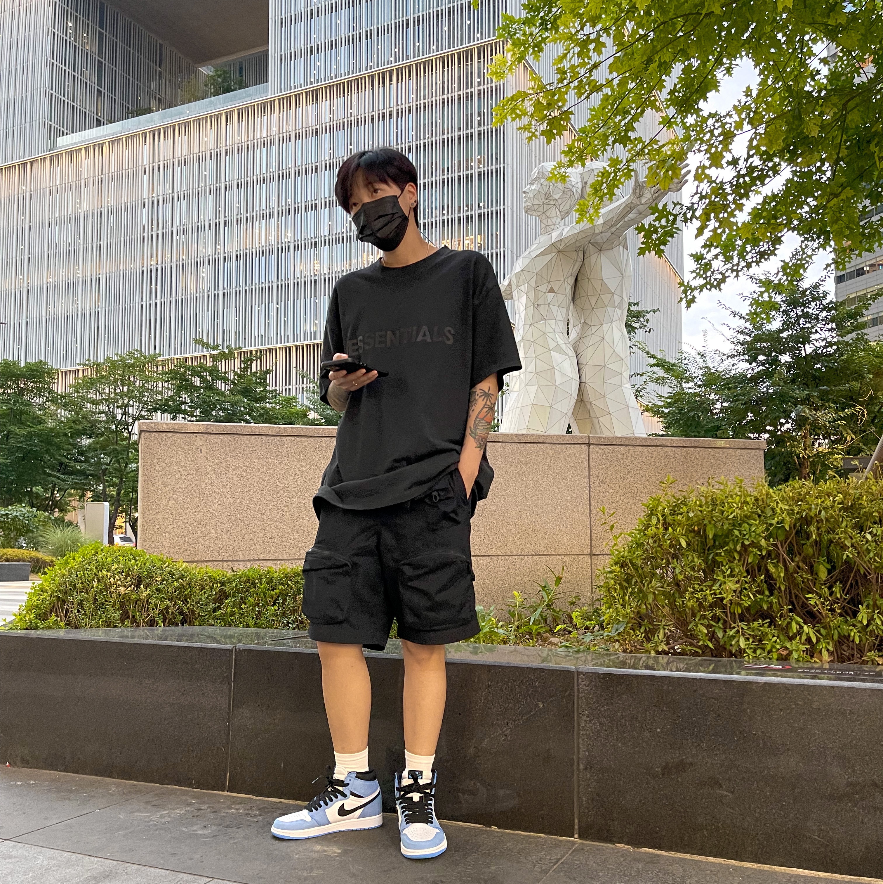 Jordan 1 Retro High OG University Blue, Essentials 3D Silicon Applique Boxy T-Shirt Dark Slate/Black 2020 착용 스타일