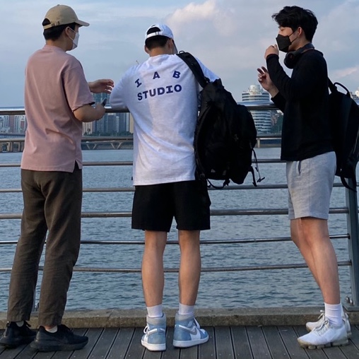 IAB Studio Long Sleeve Light Gray, Jordan 1 Retro High OG Hyper Royal 착용 스타일