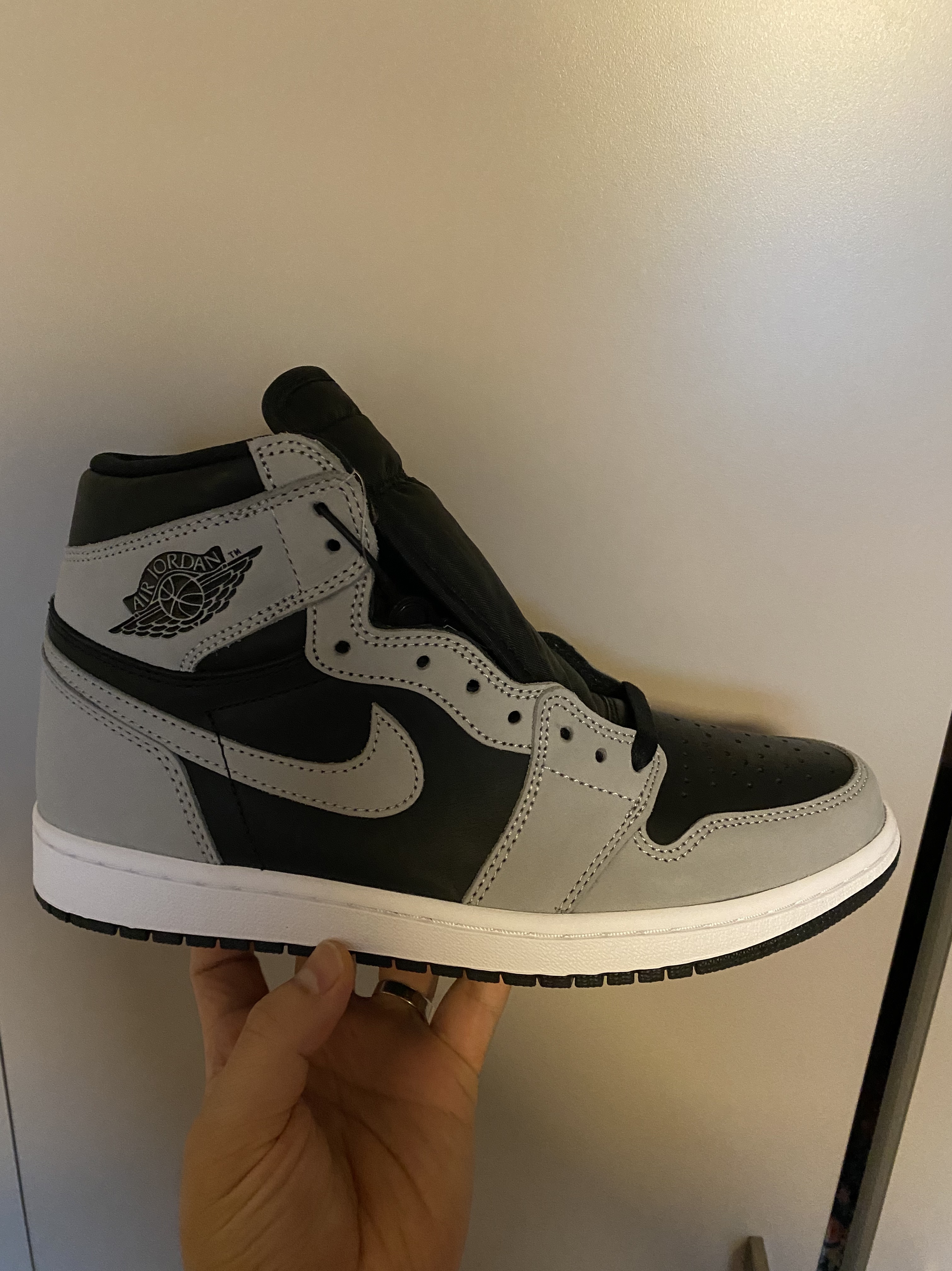 Jordan 1 Retro High OG Shadow 2.0 착용 스타일 - 3
