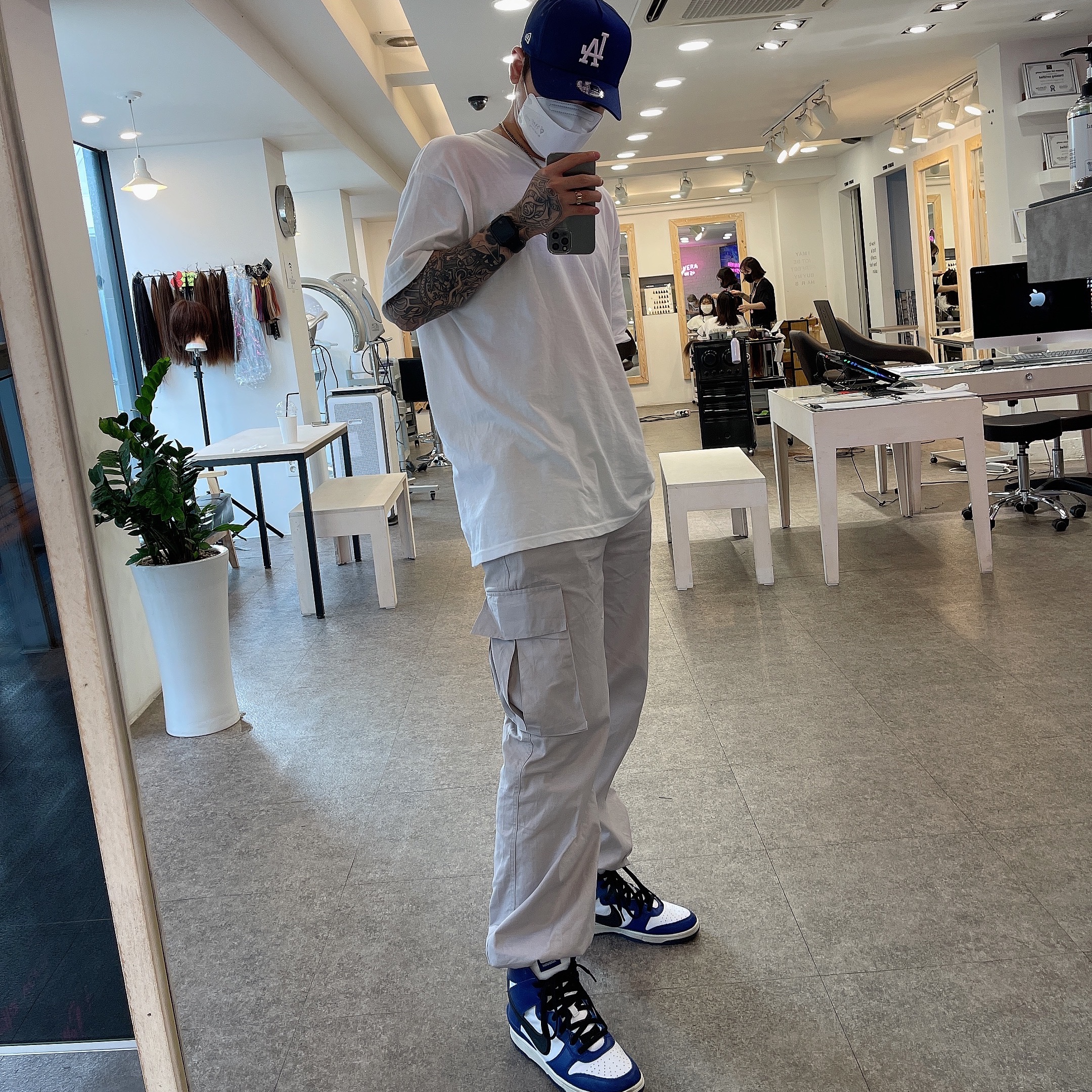 Stussy Big Link T-Shirt White, Nike x Ambush Dunk High Deep Royal Blue 착용 스타일
