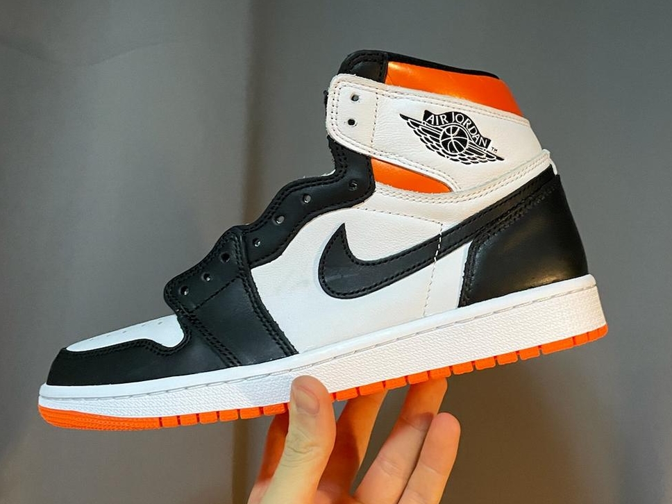 Jordan 1 Retro High OG Electro Orange 착용 스타일 - 1