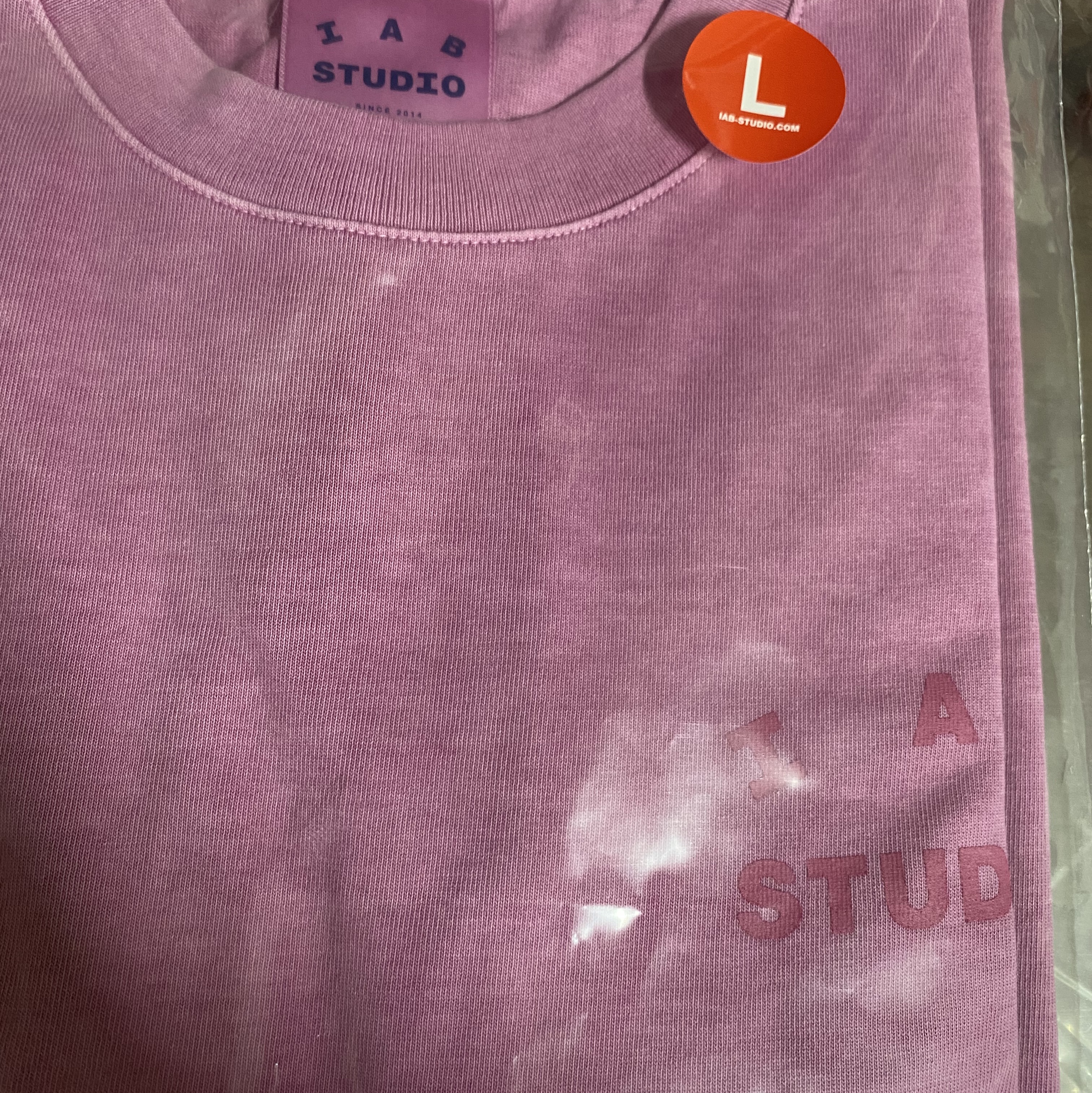 IAB Studio Pigment T-Shirt Magenta 착용 스타일