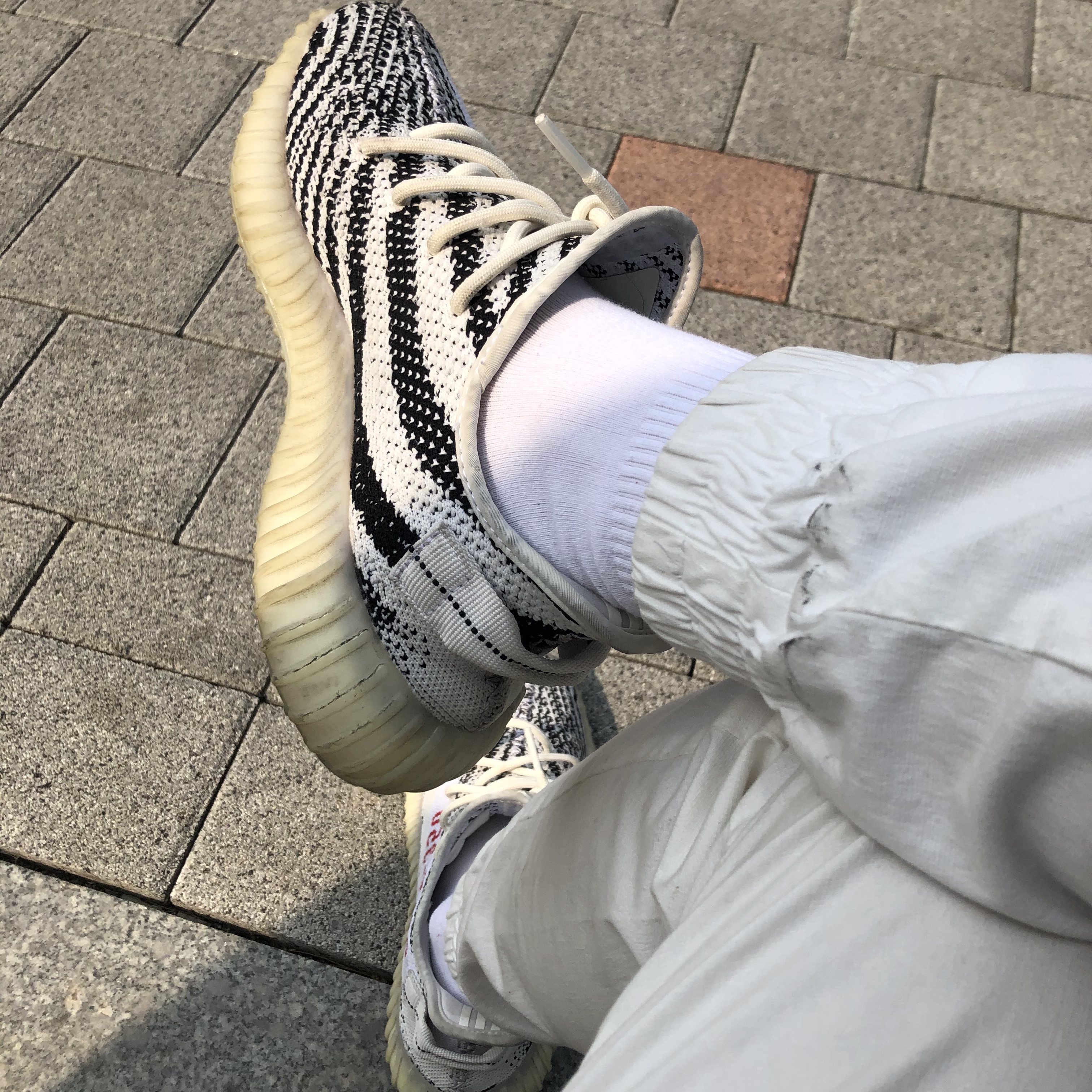 Adidas Yeezy Boost 350 V2 Zebra 2017/2019/2020 착용 스타일