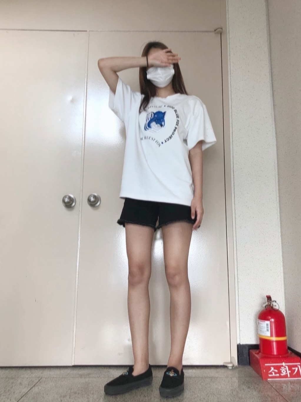 Maison Kitsune x Ader Error Triple Fox Head Logo T-Shirt Off White, Vans x Vivienne Westwood Style 53 Anglomania 착용 스타일