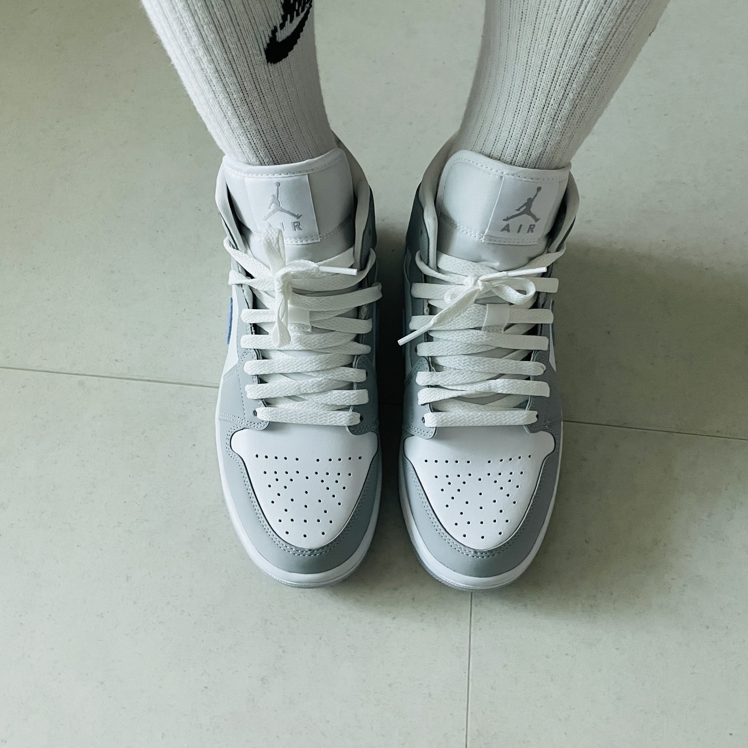 (W) Jordan 1 Mid Wolf Grey 착용 스타일 - 1