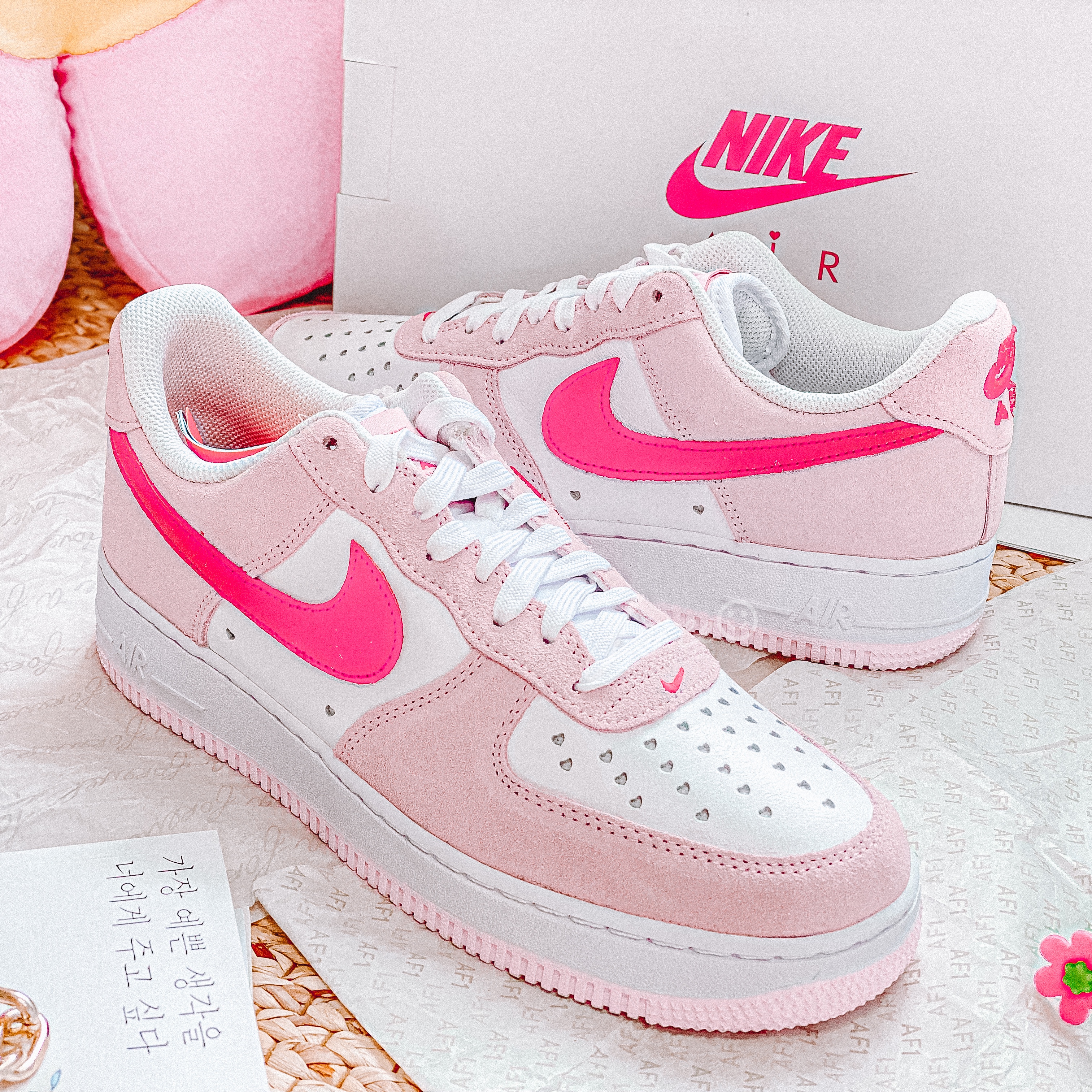 Nike Air Force 1 '07 QS Valentine's Day 착용 스타일 - 3