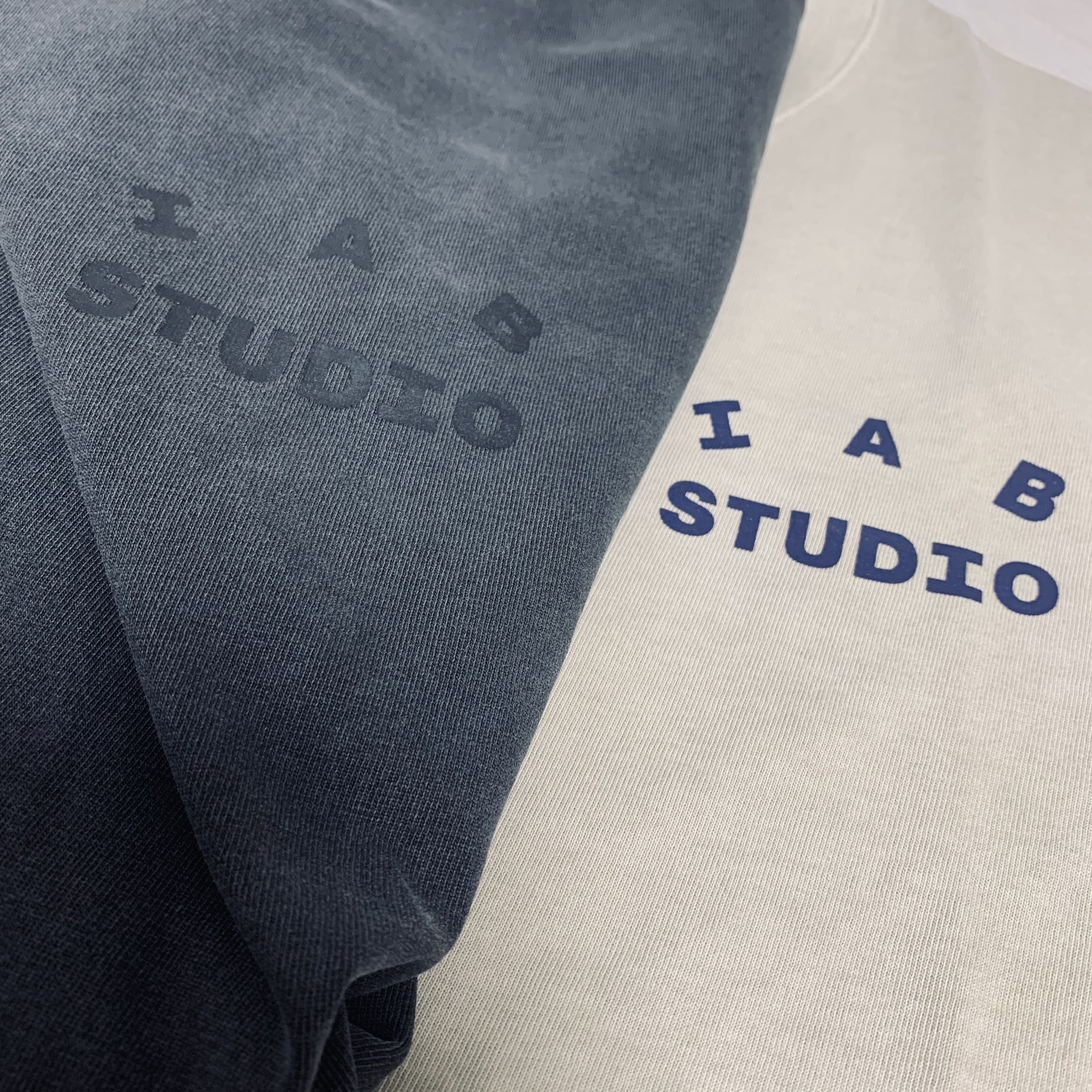 IAB Studio Pigment T-Shirt Black, IAB Studio Pigment T-Shirt Oatmeal 착용 스타일