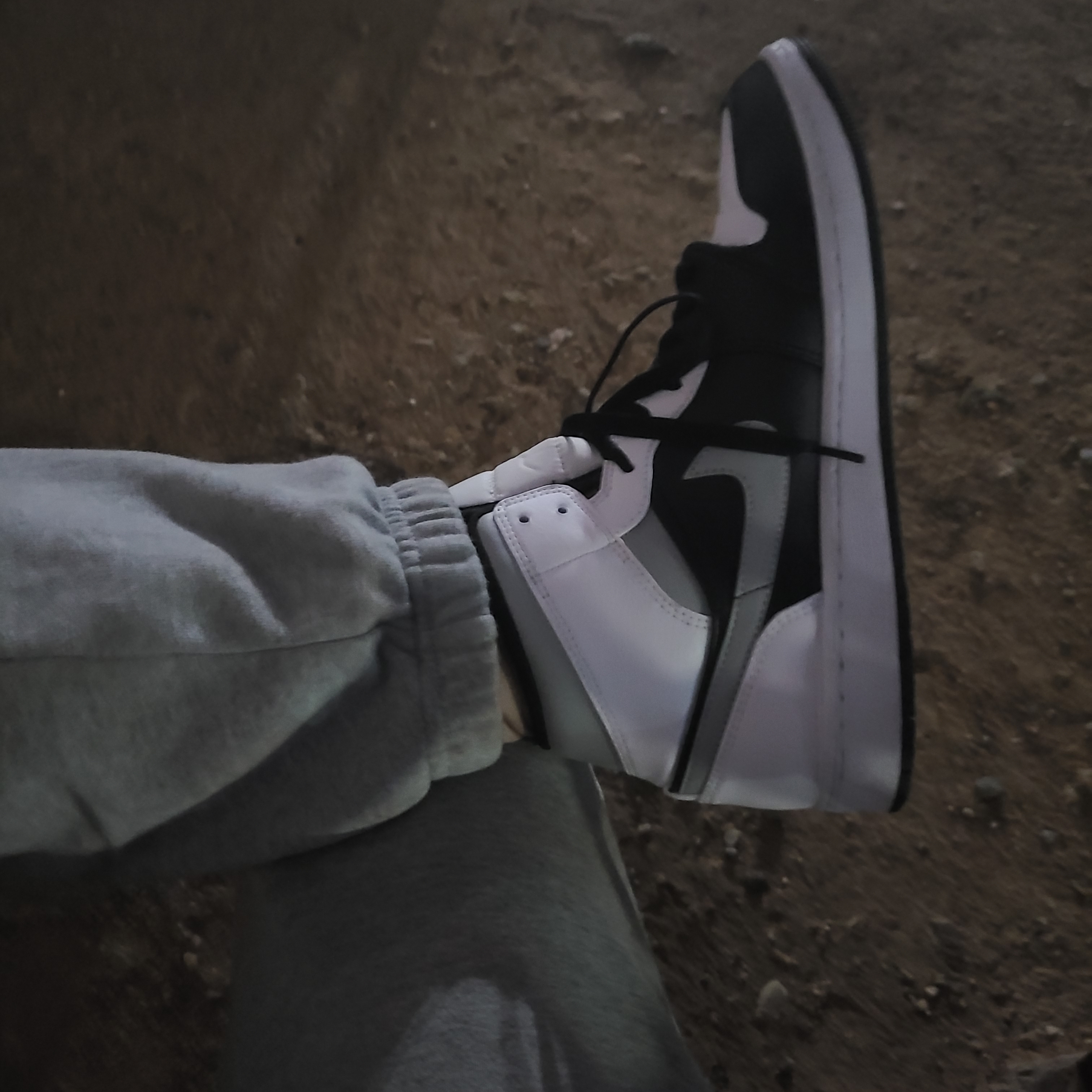Jordan 1 Mid White Shadow 착용 스타일