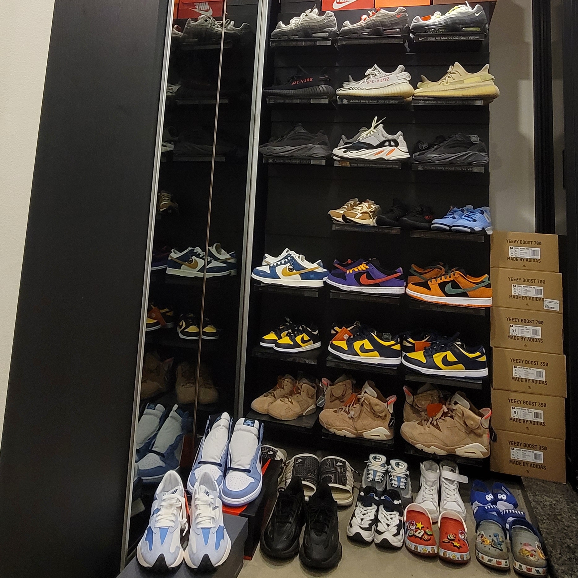 Jordan 1 Retro High OG University Blue, Nike Dunk Low Retro Varsity Maize 착용 스타일