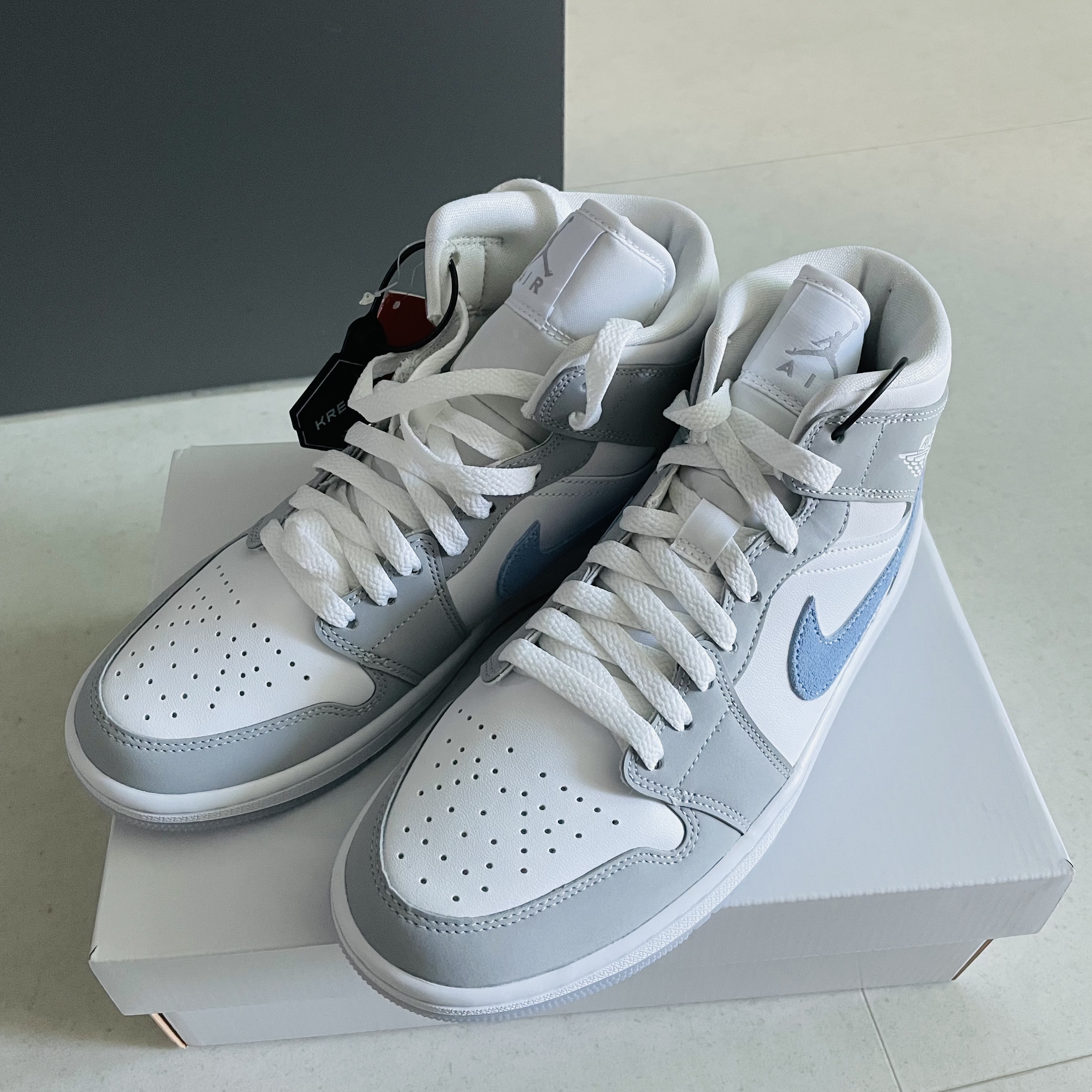 (W) Jordan 1 Mid Wolf Grey 착용 스타일 - 2