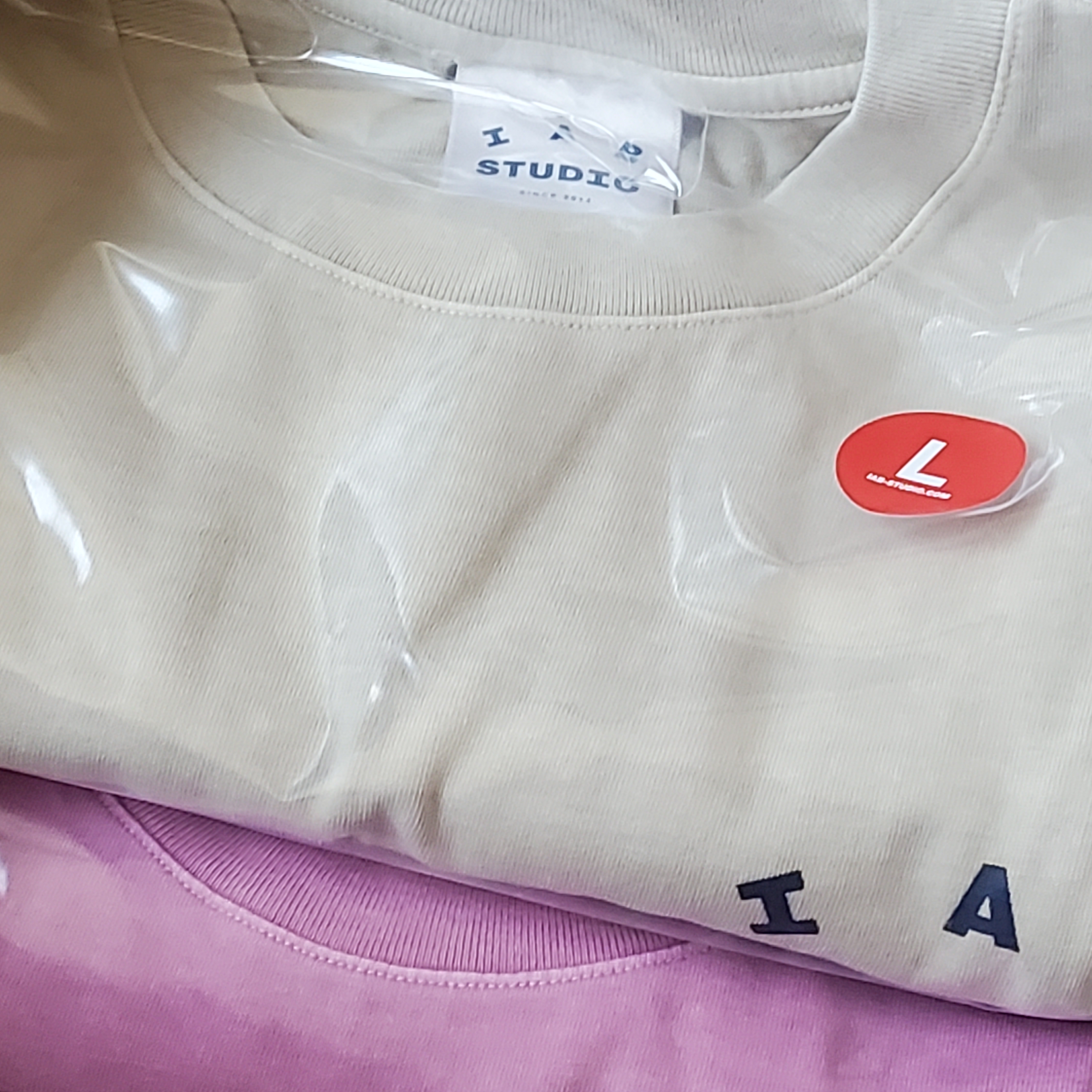 IAB Studio Pigment T-Shirt Oatmeal, IAB Studio Pigment T-Shirt Magenta 착용 스타일