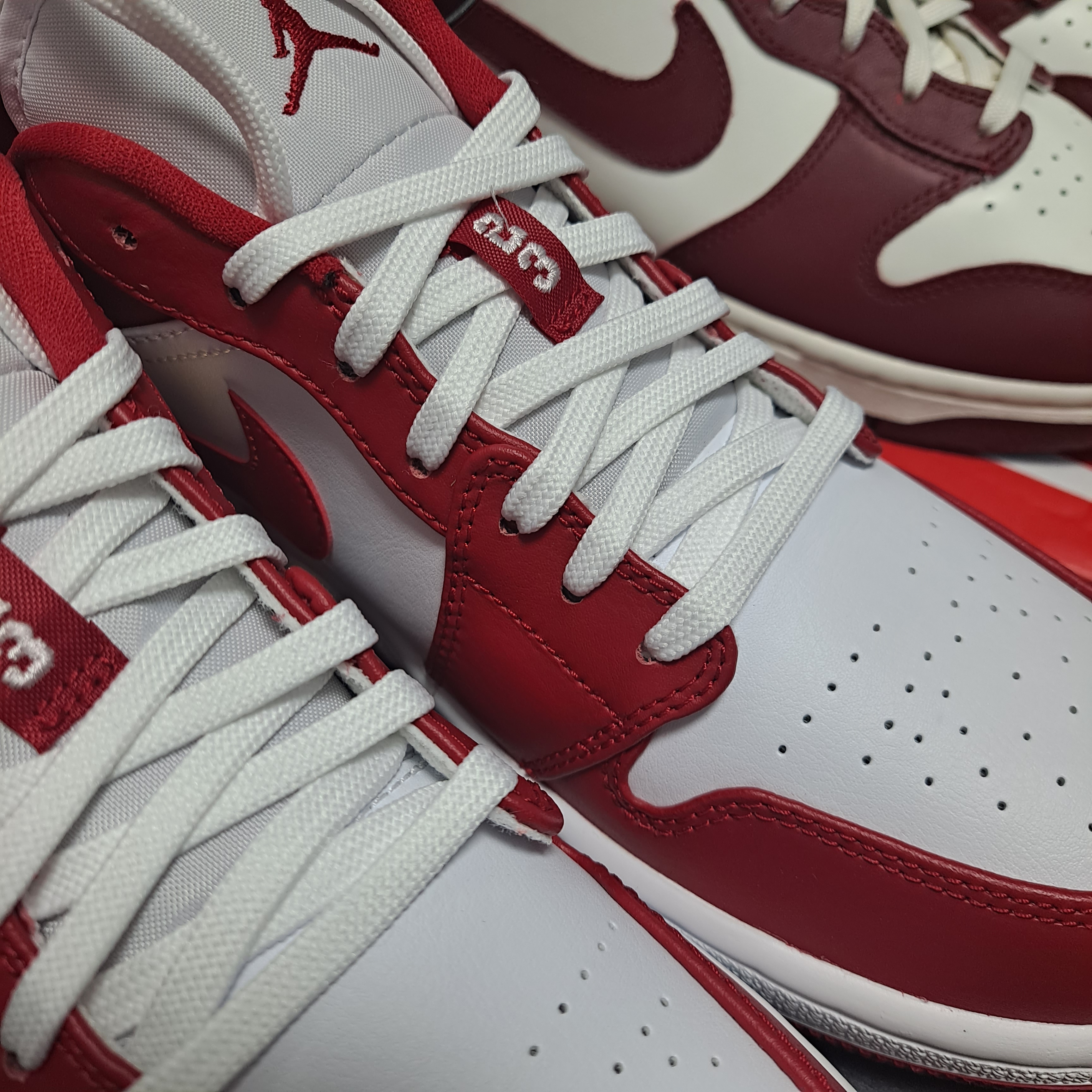 Jordan 1 Low Gym Red White, (W) Nike Dunk High Team Red 착용 스타일
