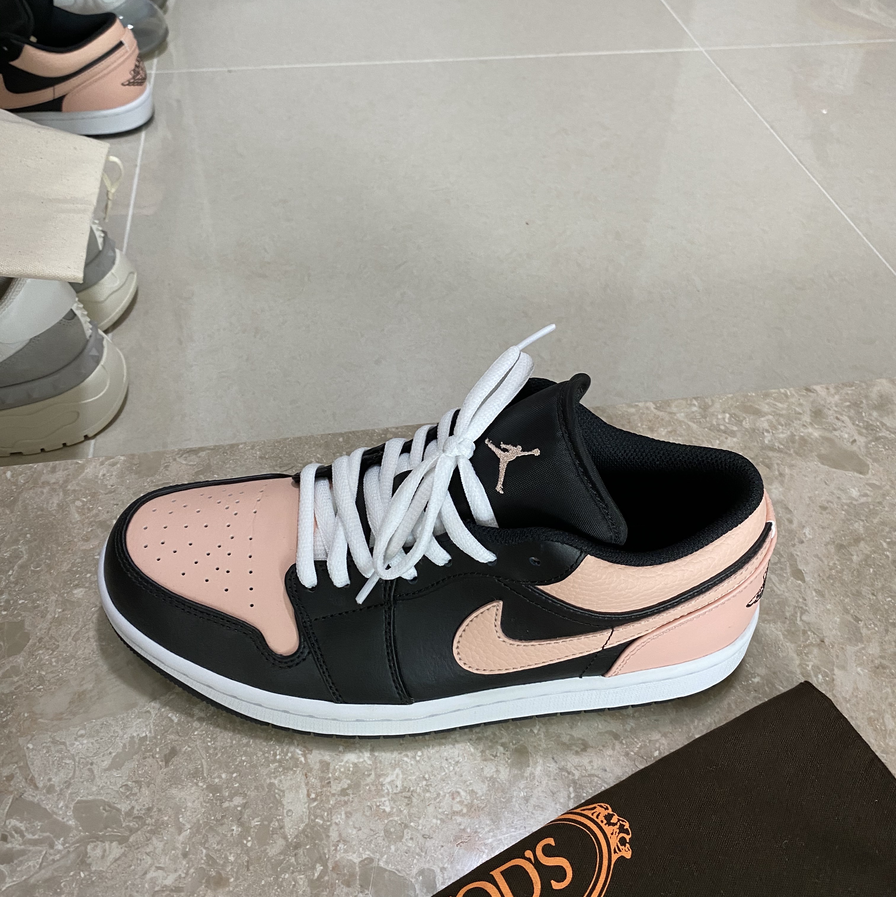 Jordan 1 Low Crimson Tint 착용 스타일 - 2