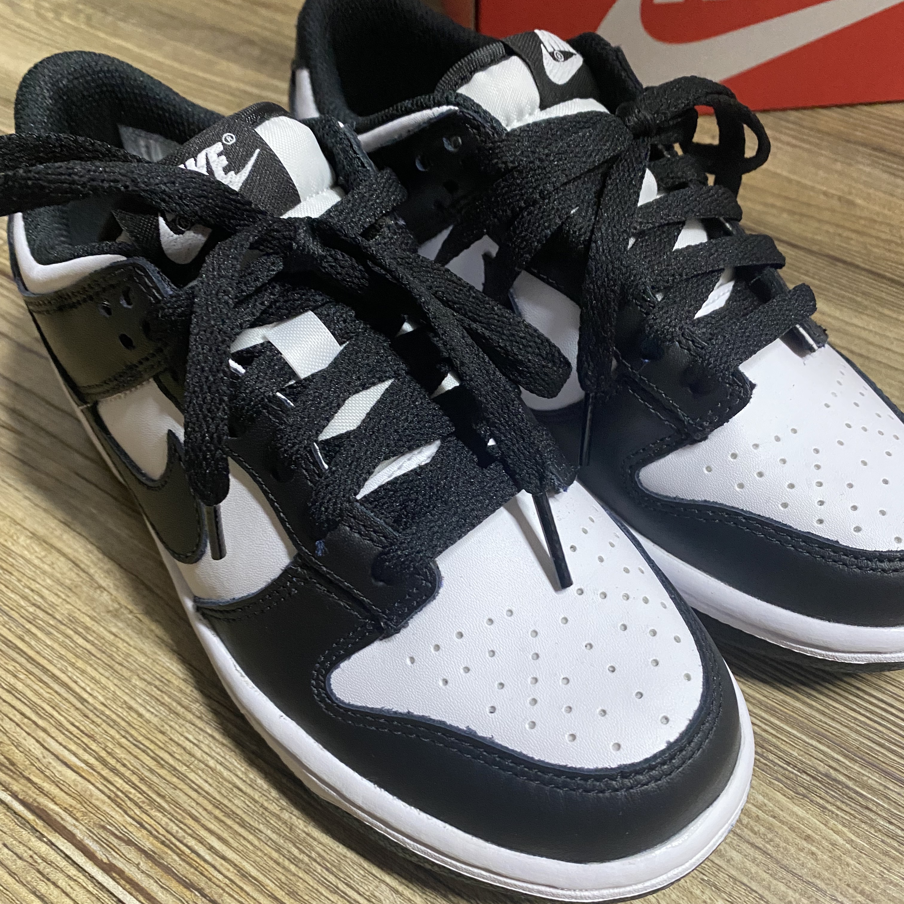 (GS) Nike Dunk Low Black 착용 스타일 - 1